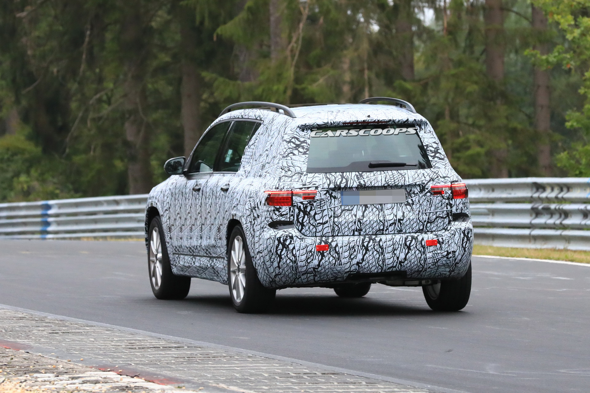 Mercedes-GLB-Scoop-16 2019 Mercedes GLB Sheds More Camo, Shows Off Its Boxy Lines