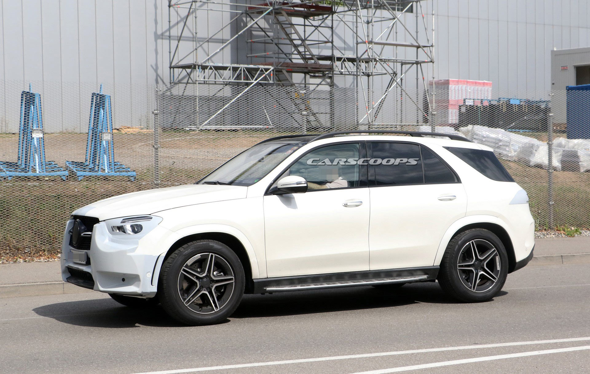 Mercedes-GLE-Spy-4 2019 Mercedes GLE Shows Its Sportier Face In New Teaser Video