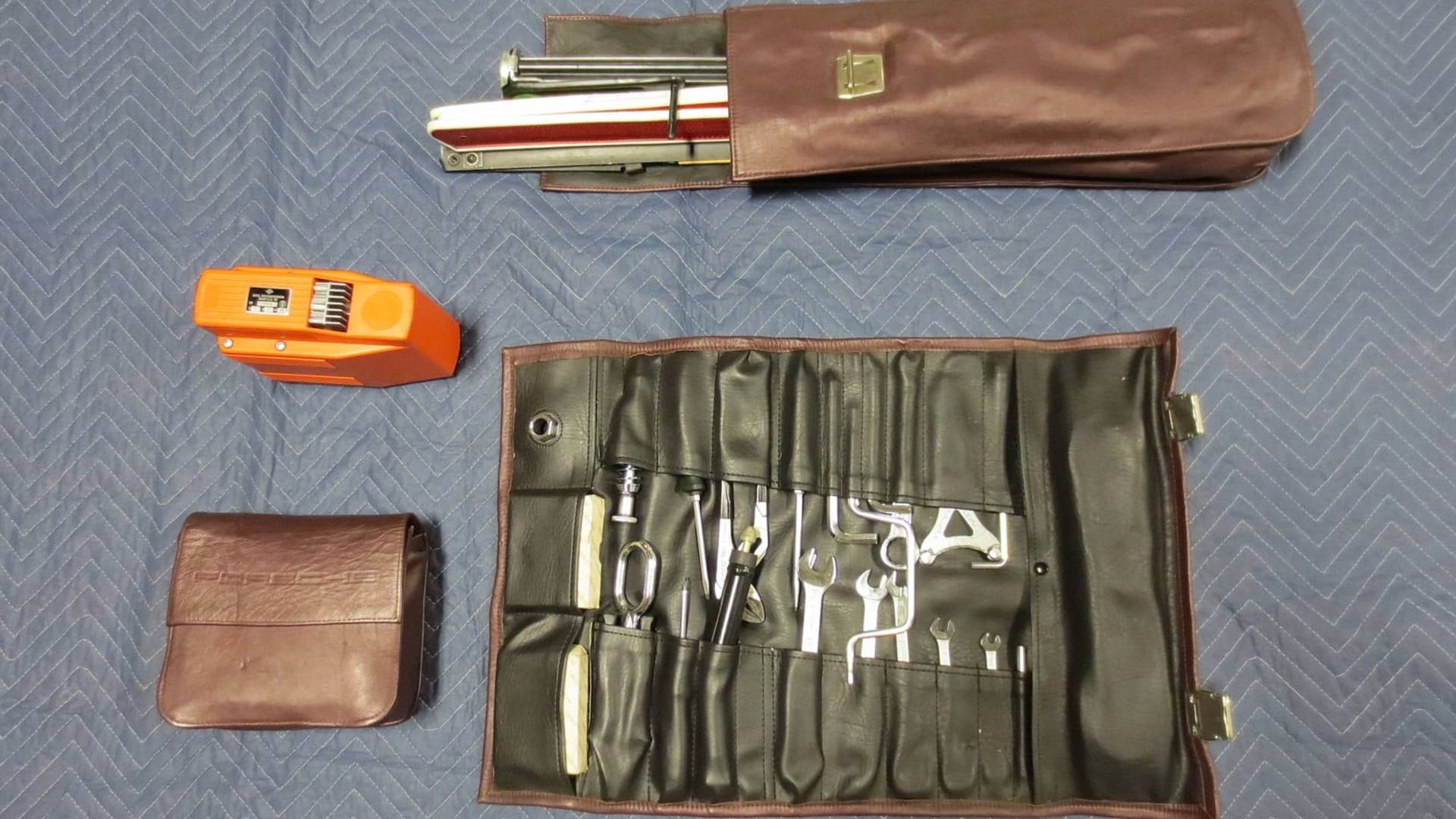 Porsche-959-Komfort-Crashed-14 Crashed Porsche 959 Komfort Sells For Almost Half A Million Dollars