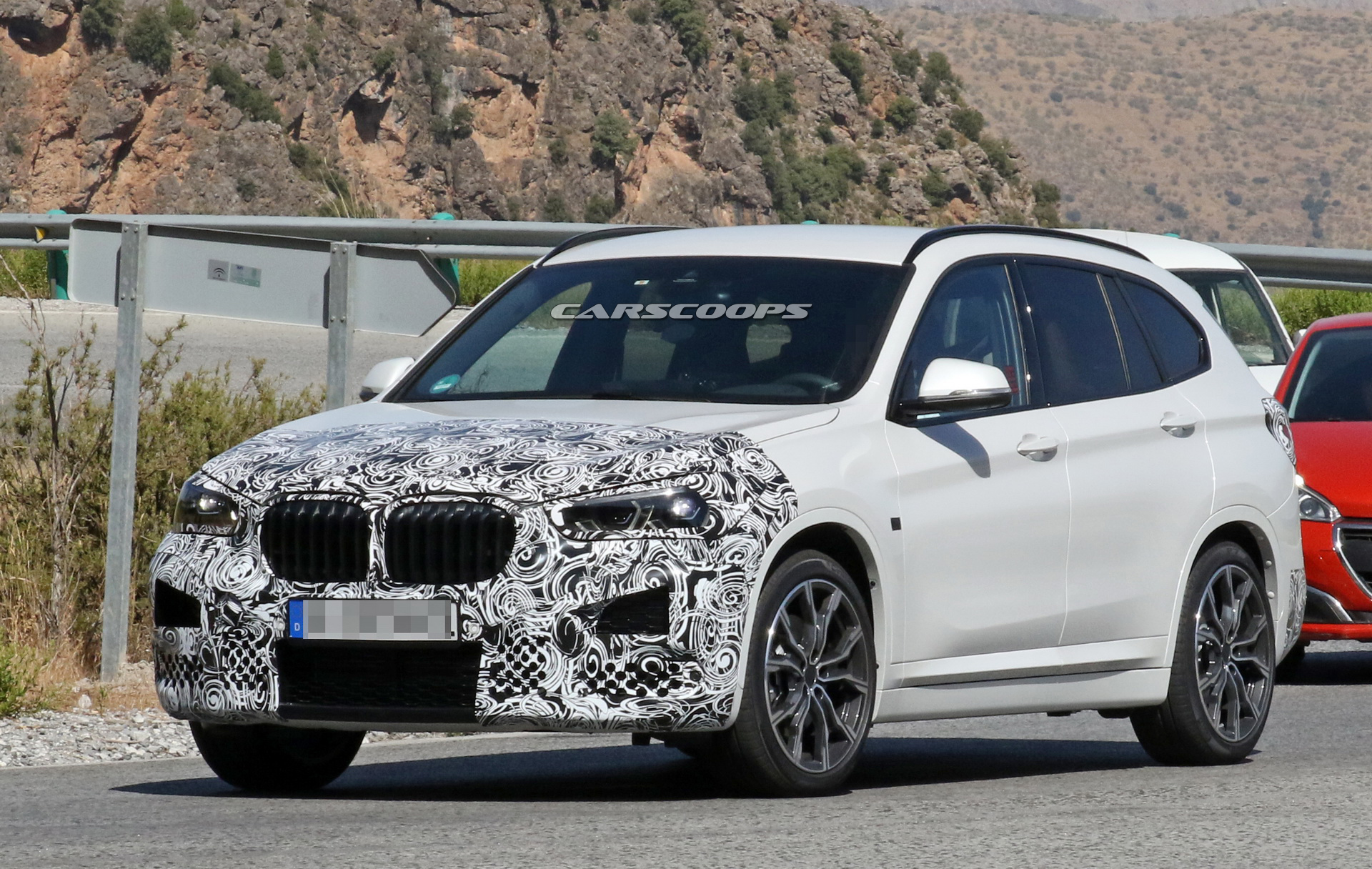 2019-bmw-x1-new-spy-shots-3 Refreshed BMW X1 Getting Larger Infotainment Display, New Shifter