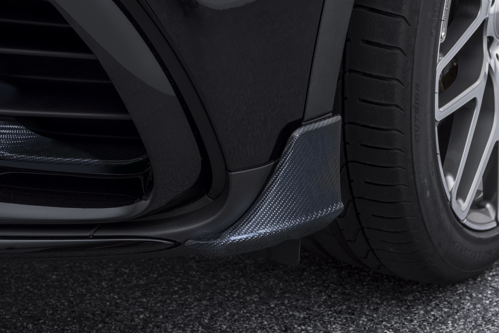 mercedes-amg-glc-63-s-brabus-tuning-8 Mercedes-AMG GLC 63 S Falls To The Dark Side, Emerges The Brabus 600