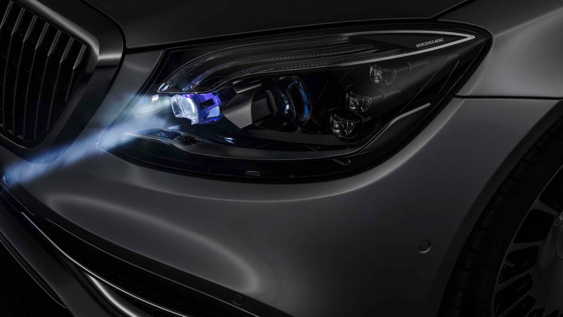 Mercedes-Benz-Digital-Light-15 Don’t Speak; Just Let Your New Merc’s Headlights Do All The Talking