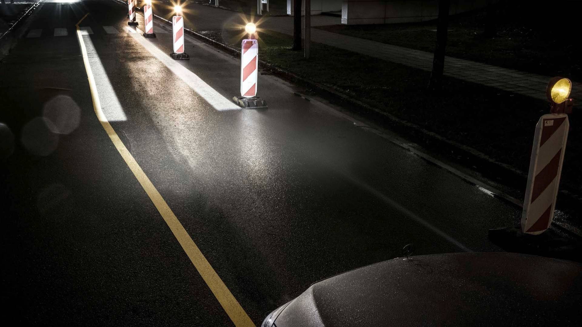 Mercedes-Benz-Digital-Light-3 Don’t Speak; Just Let Your New Merc’s Headlights Do All The Talking