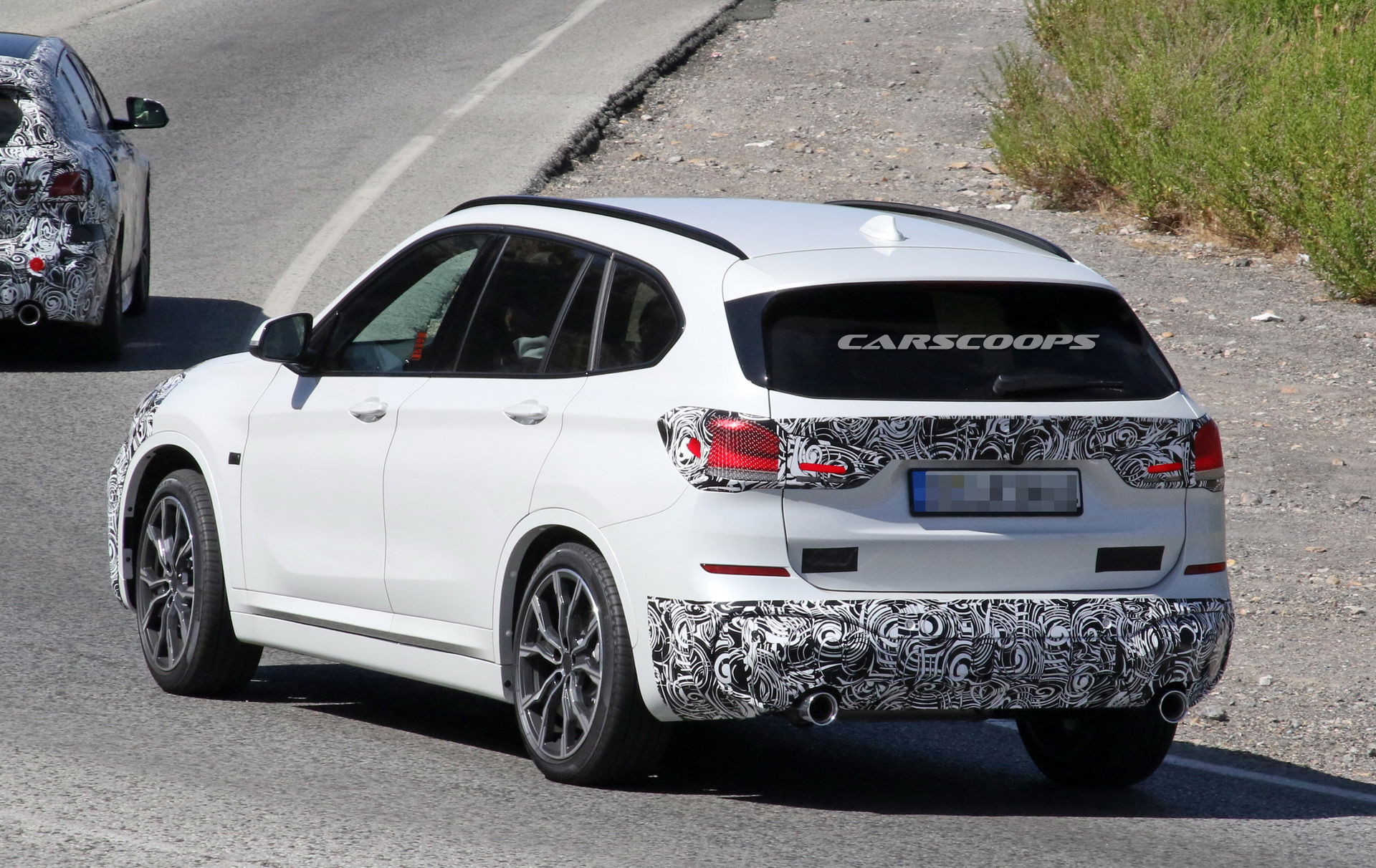 2019-bmw-x1-new-spy-shots-9 Refreshed BMW X1 Getting Larger Infotainment Display, New Shifter