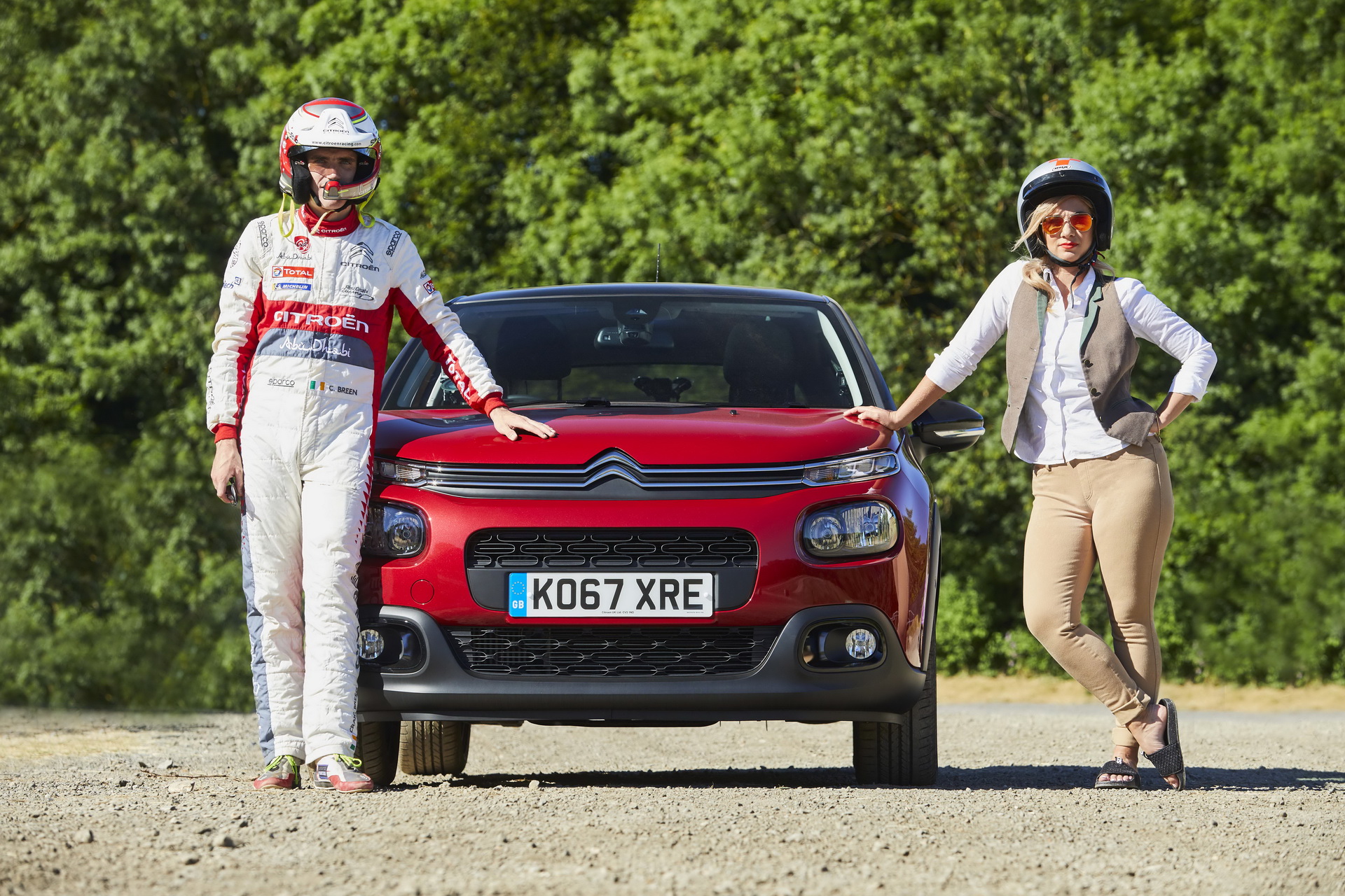 citroen-gives-couples-blind-dates-9 Citroen Takes Three Couples On Blind Dates In A Rally Stage