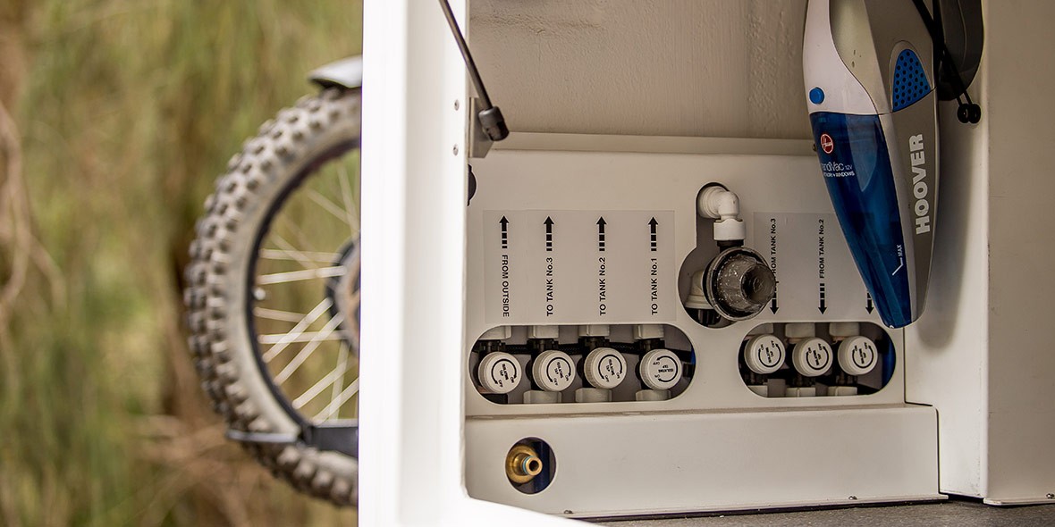 Mercedes-Unimog-EarthCruiser-11 This Unimog-Based RV Is Fit For The End Of The World