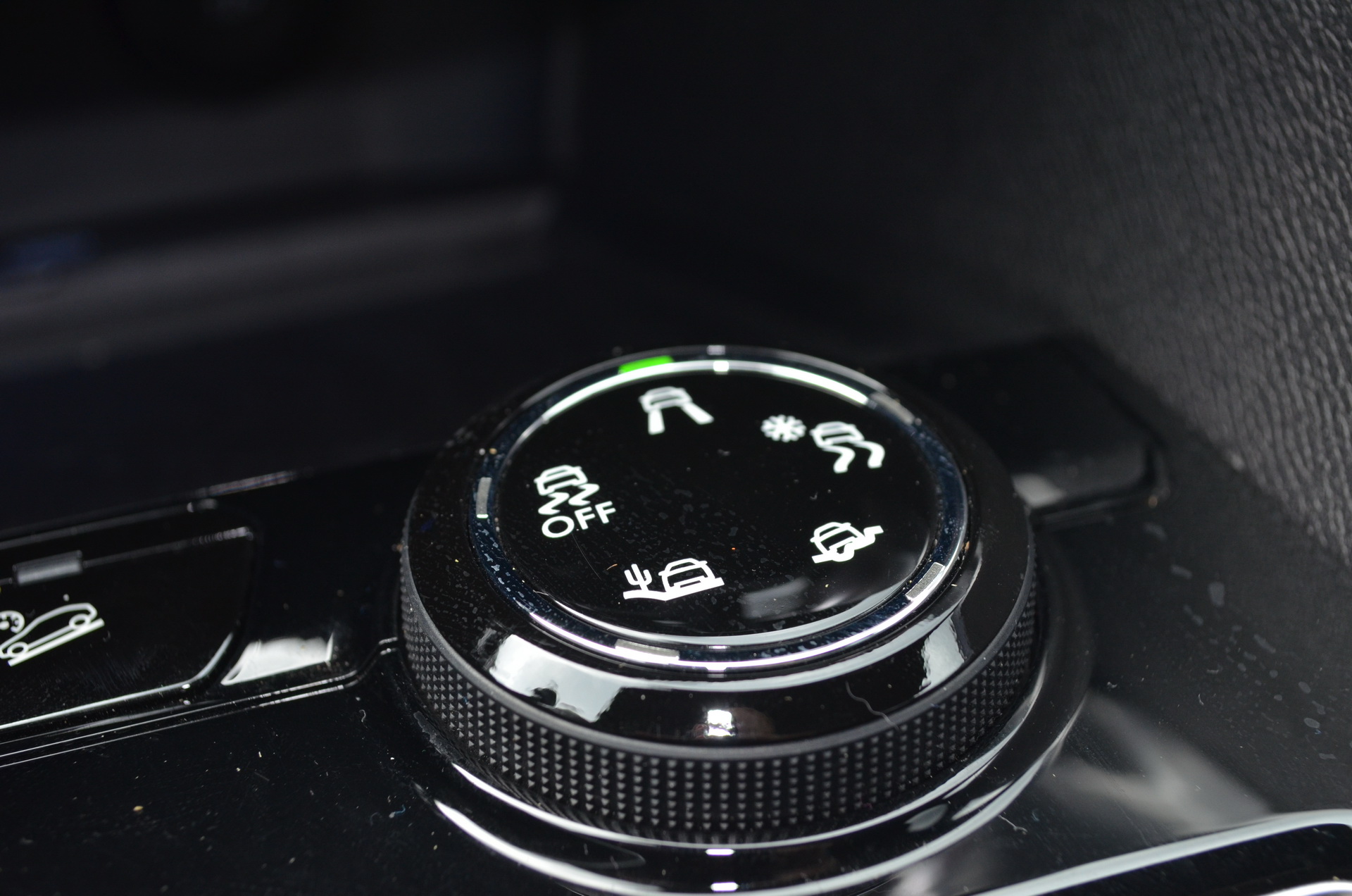 2018-peugeot-3008-gt-review-cs-27 We Drive The Peugeot 3008 Compact Crossover To See If It’s Worth The Hype