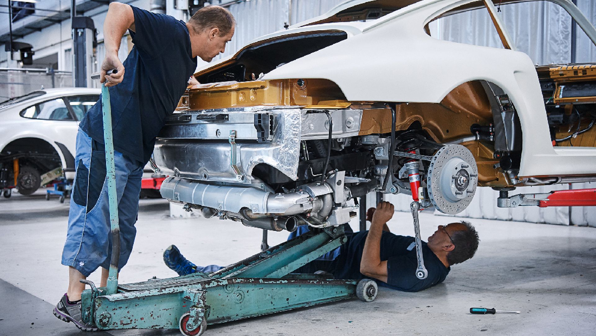 Porsche-993-Turbo-Project-Gold-9 Porsche’s Project Gold Is A Brand New, 20-Year Old 993 Turbo