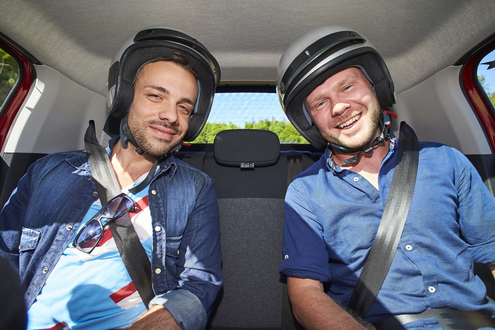citroen-gives-couples-blind-dates-16 Citroen Takes Three Couples On Blind Dates In A Rally Stage