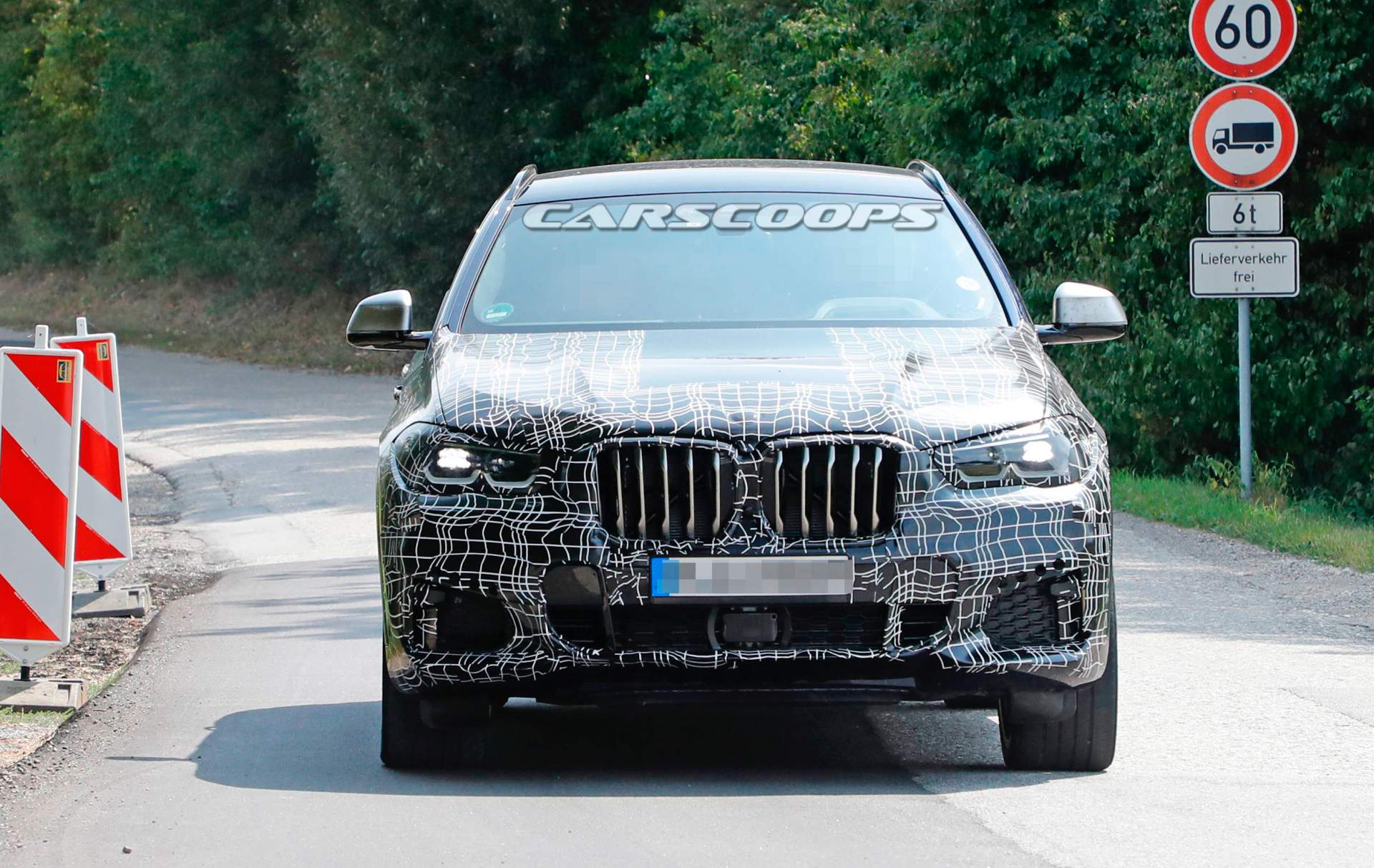 2020-BMW-X6-spy-shots-1 2020 BMW X6 Spied Next To New X4 Suffering From Russian Doll Syndrome