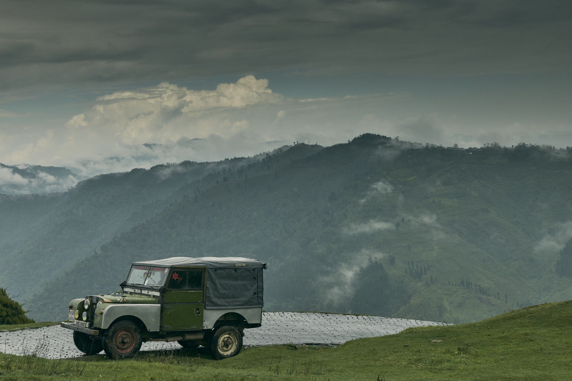 Land-Rover-Defender-Himalaya-12 This Tiny Himalayan Village Runs A Fleet Of Land Rover Defenders