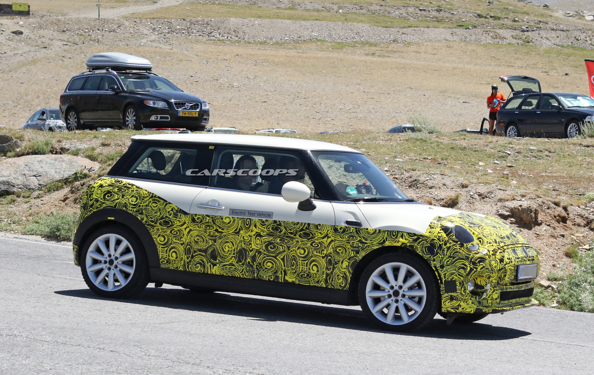 mini-electric-spied-inside-and-out-5 Mini Electric Prototype Spied With New Digital Driver’s Display