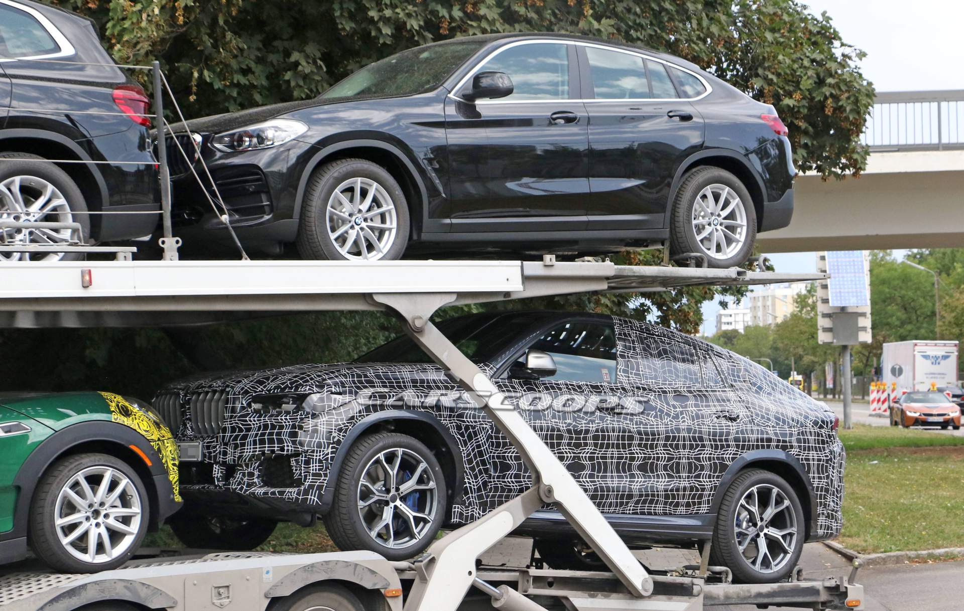 2020-BMW-X6-spy-shots-14 2020 BMW X6 Spied Next To New X4 Suffering From Russian Doll Syndrome