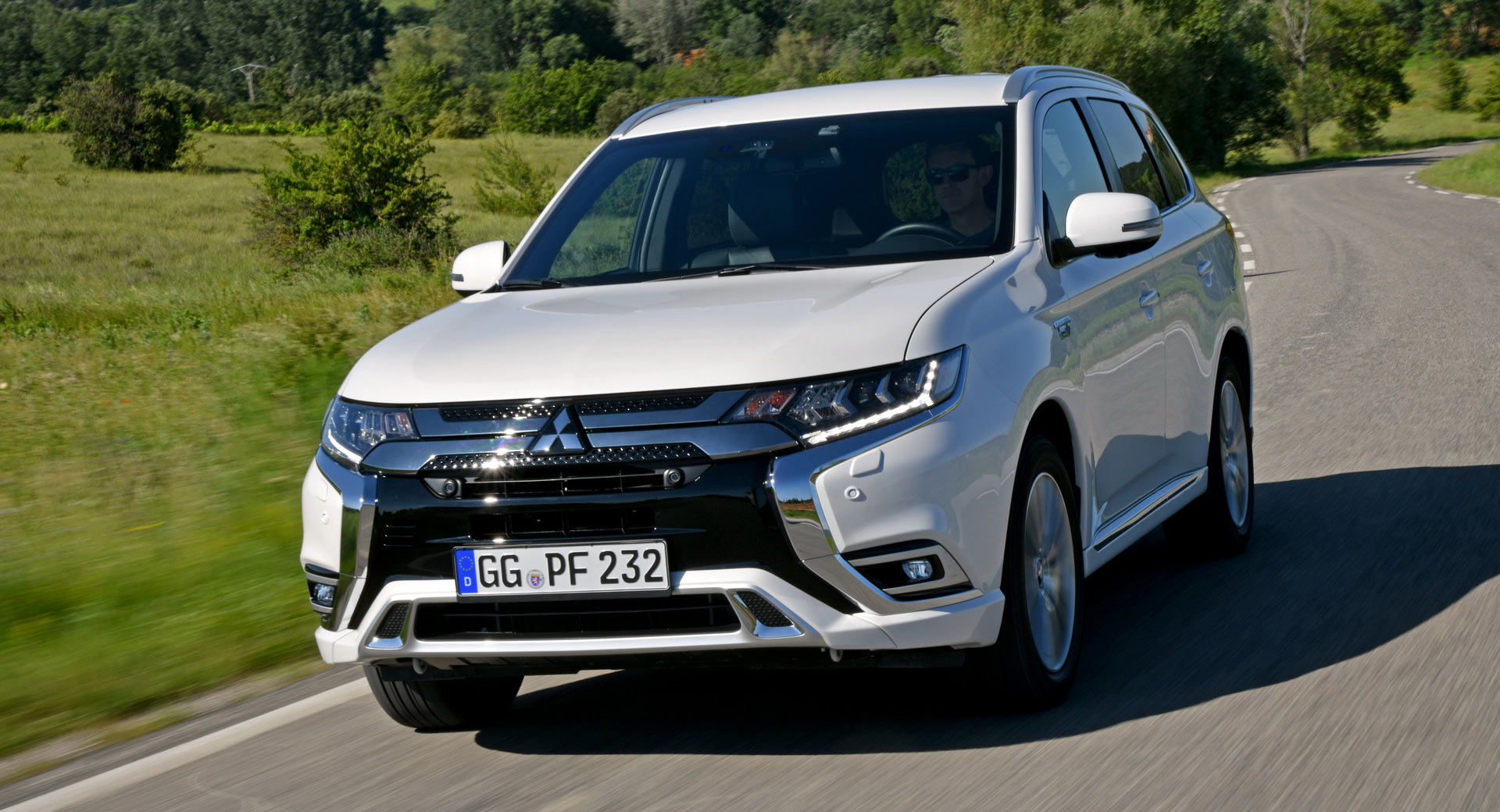 2019 Mitsubishi Outlander PHEV Soldiers On With More Power