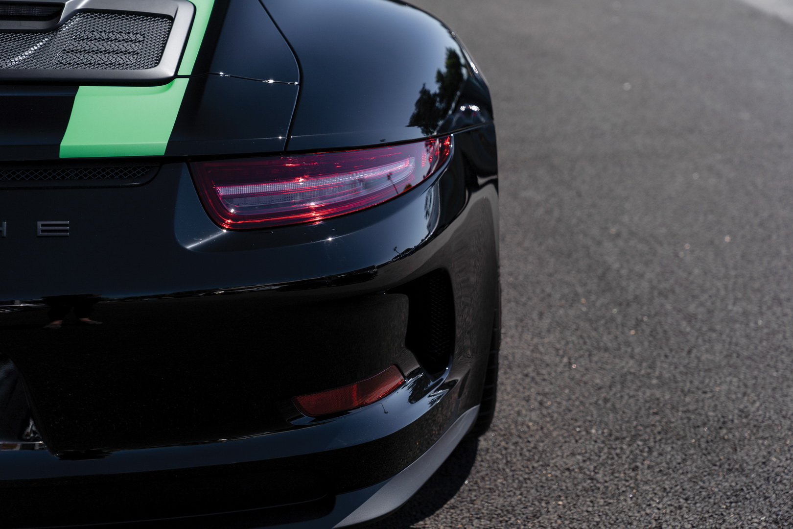 2016-porsche-911-r-13 Crazy Porsche 911 R Premiums Are Evaporating, 30-Mile Example Is Up For $330-370k