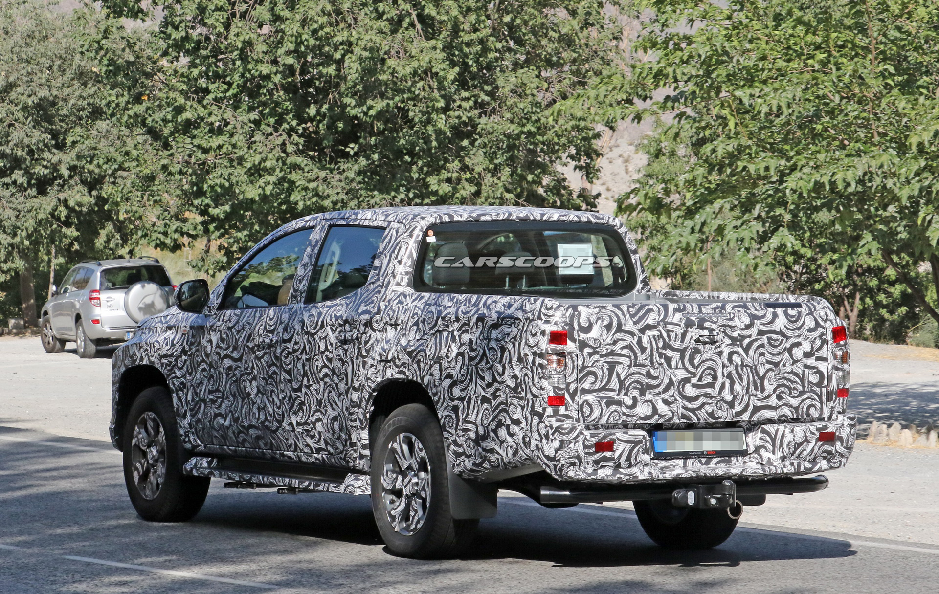 2019-mitsubishi-l200-facelift-spy-11 New Mitsubishi L200 Pickup Truck To Be Revealed On November 9