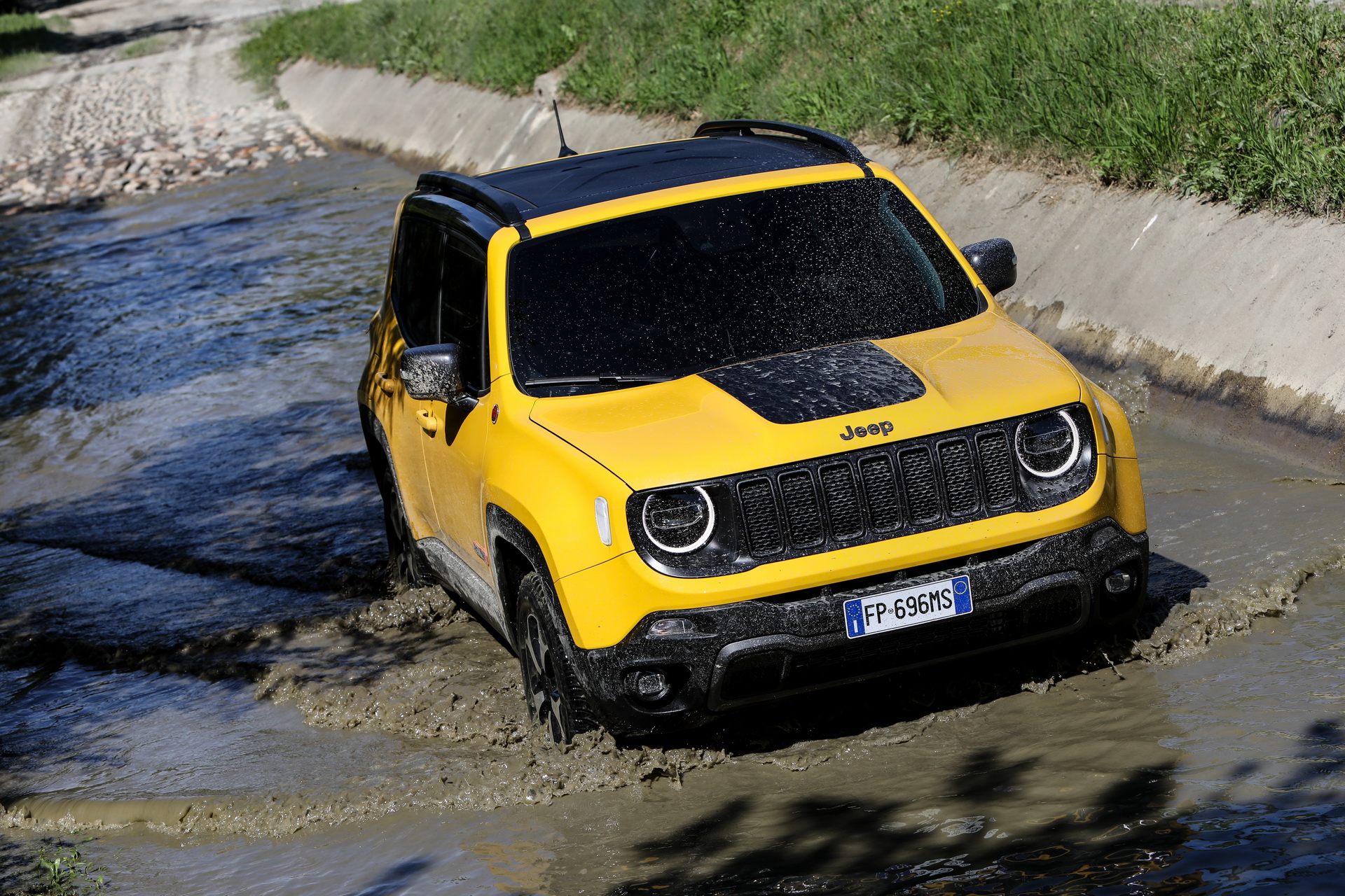 2019-Jeep-Renegade-44 2019 Jeep Renegade: Here’s What The Facelifted Model Costs In The UK