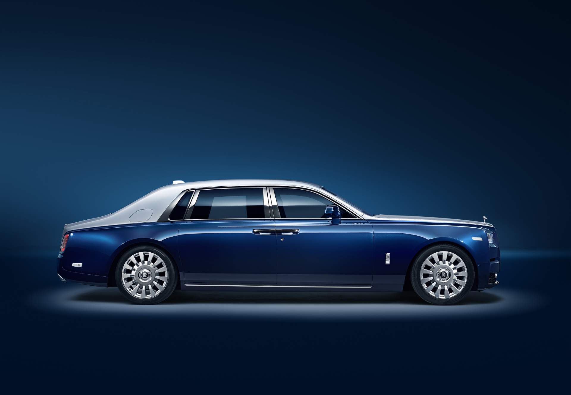 Rolls-Royce Phantom Chengdu Rolls-Royce Phantom EWB’s “Privacy Suite” Offers Total Isolation From The Peasants