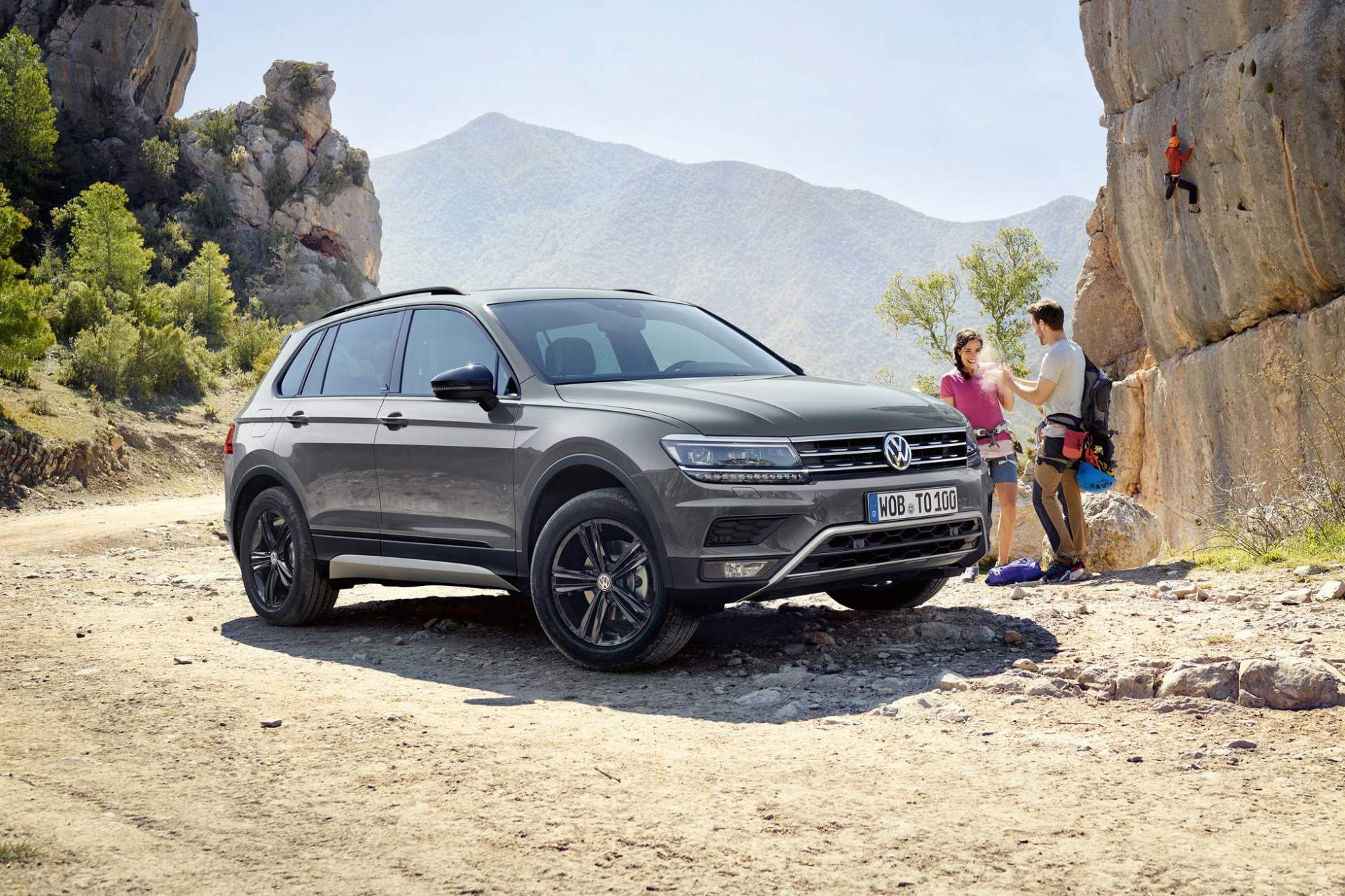 VW-Tiguan-Offroad-4 New VW Tiguan Offroad Approaches Moscow Auto Show With 26-Degree Angle