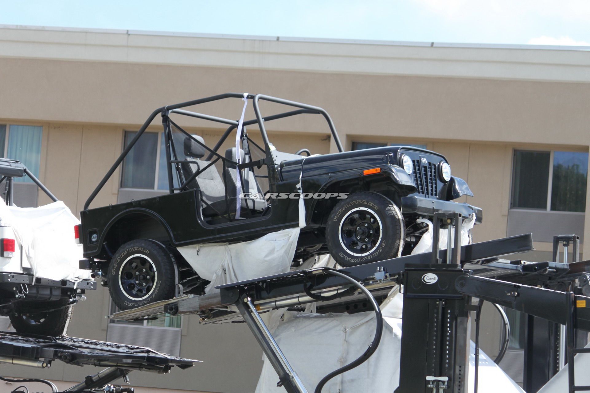 139249f2-mahindra-jeep-4 Mahindra Tries To Block FCA’s Infringement Complaint Against Jeep-like Roxor