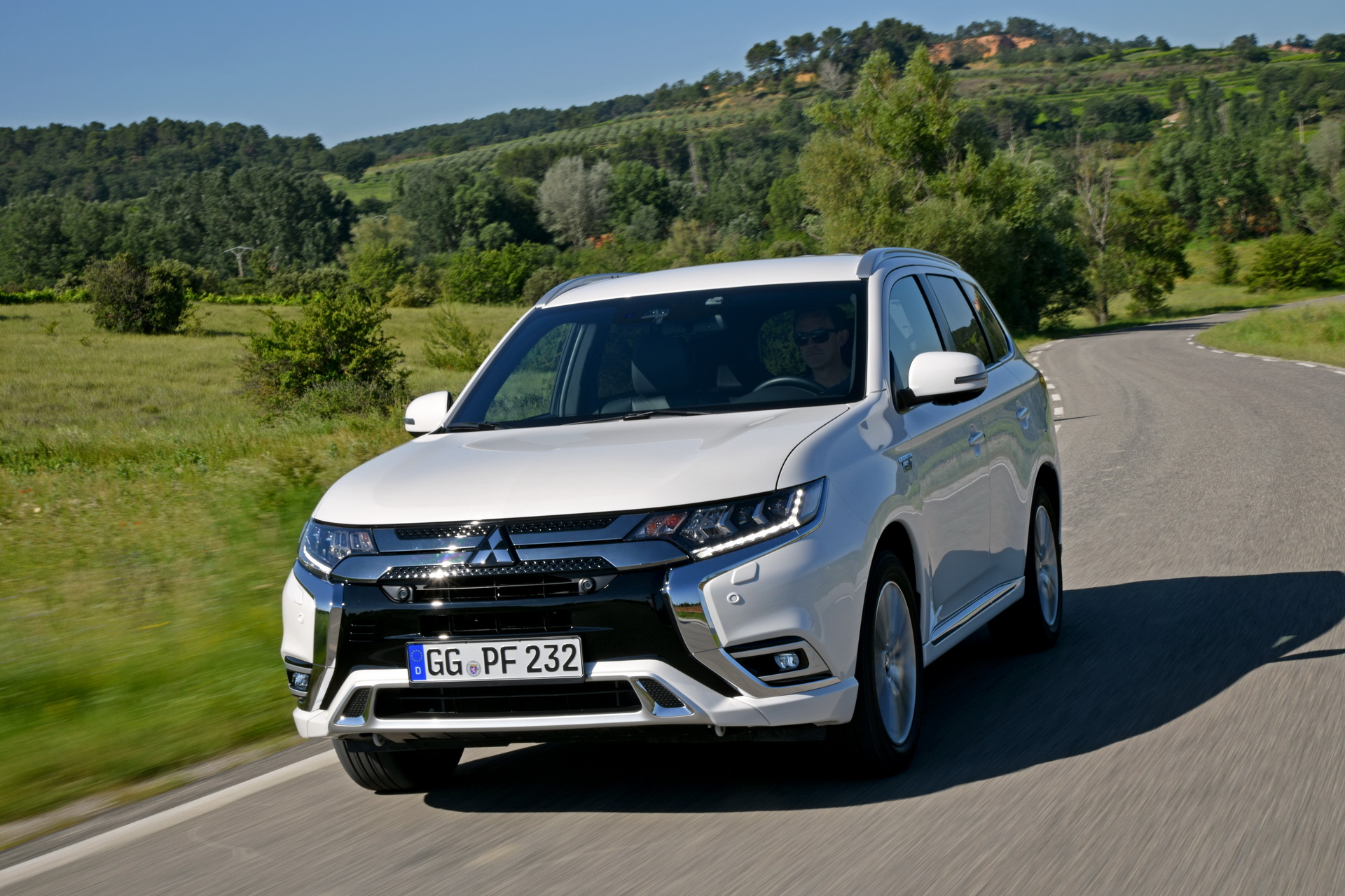 2019-Mitsubishi-Outlander-PHEV-03 2019 Mitsubishi Outlander PHEV Soldiers On With More Power, Priced From £34,255 In The UK