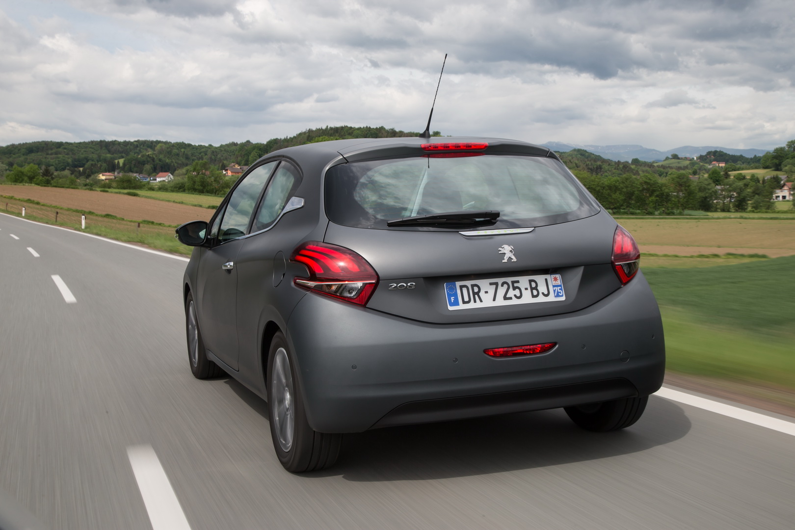 peugeot-208-6 Electric Peugeot 208 Due Next Year With Minimal Design Changes