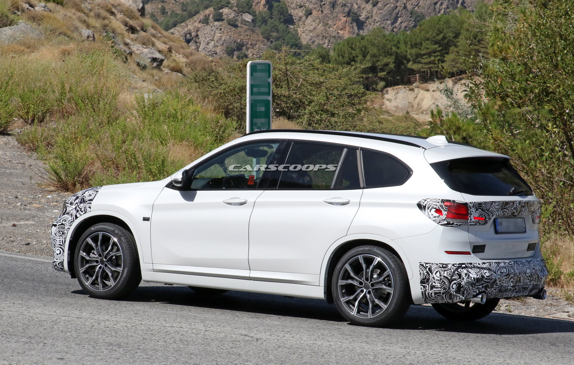2019-bmw-x1-new-spy-shots-7 Refreshed BMW X1 Getting Larger Infotainment Display, New Shifter