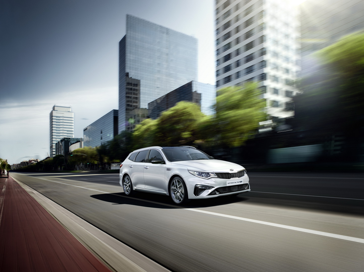 HyperFocal: 0 Facelifted Kia Optima Family Launched In The UK