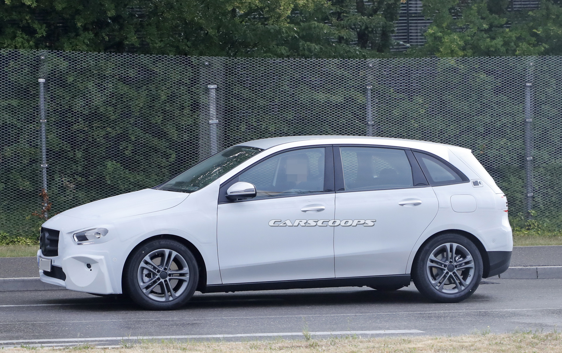 2019-mercedes-b-class-drops-more-camo-7 2019 Mercedes B-Class Minivan Gets In Line With Latest A-Class