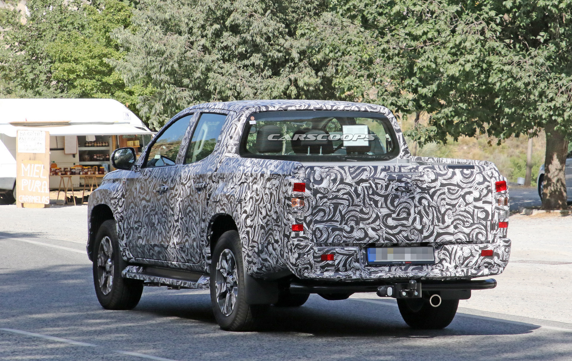 2019-mitsubishi-l200-facelift-spy-12 New Mitsubishi L200 Pickup Truck To Be Revealed On November 9