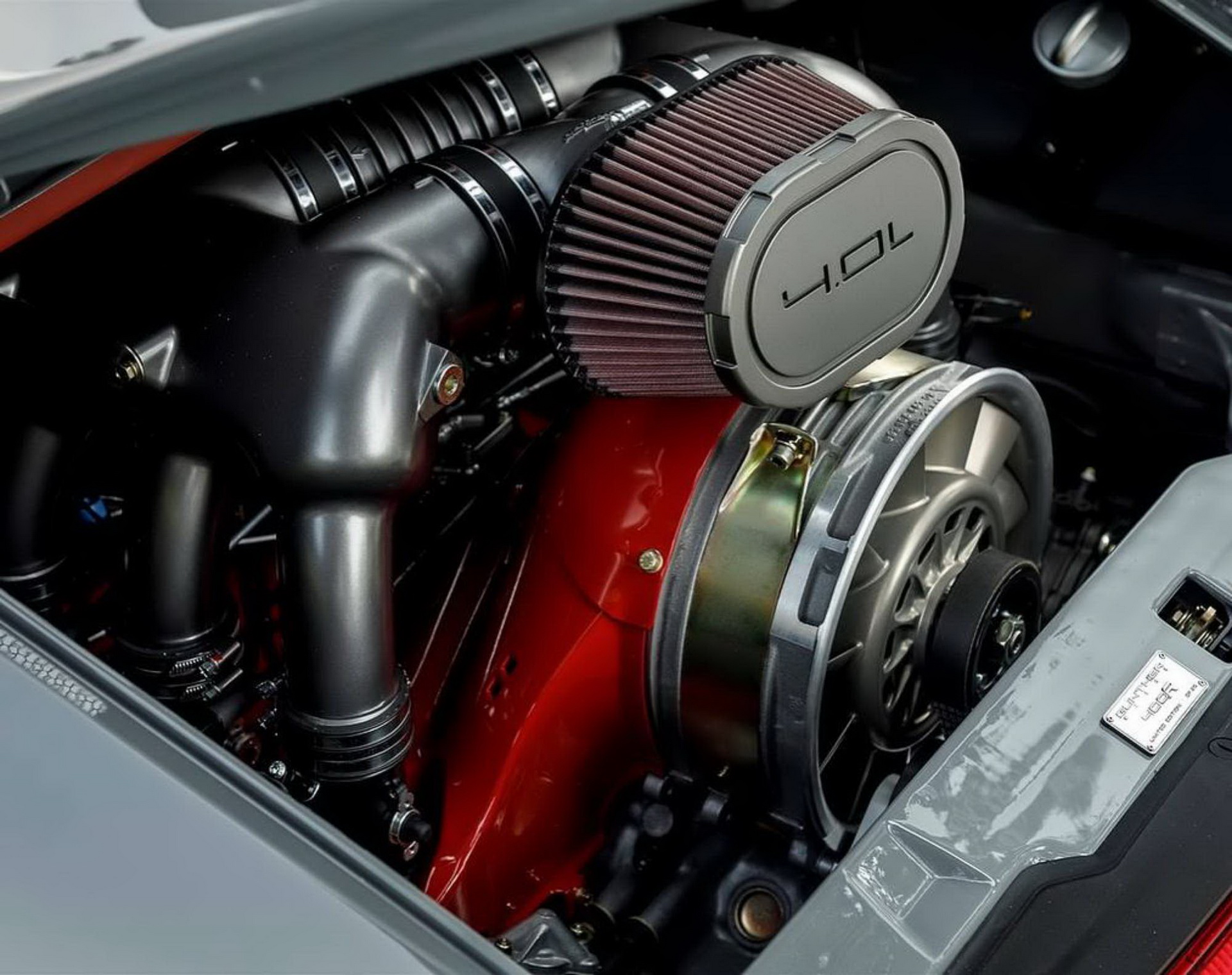 Gunther-Werks-Porsche-911-10 Nothing To See Here, Just A Glorious Naked-Carbon Porsche 993 Body By Gunther Werks