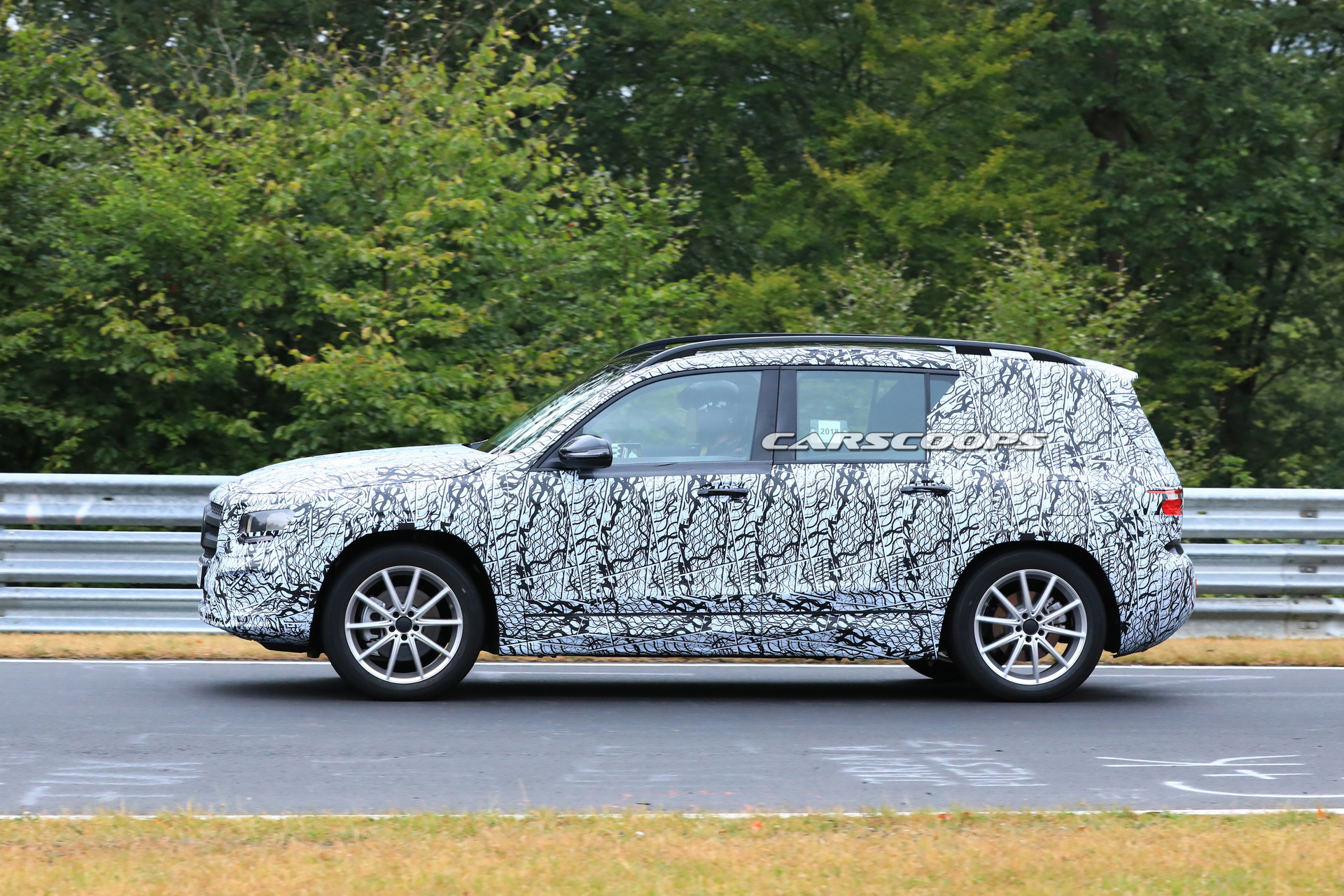 Mercedes-GLB-Scoop-05 2019 Mercedes GLB Sheds More Camo, Shows Off Its Boxy Lines