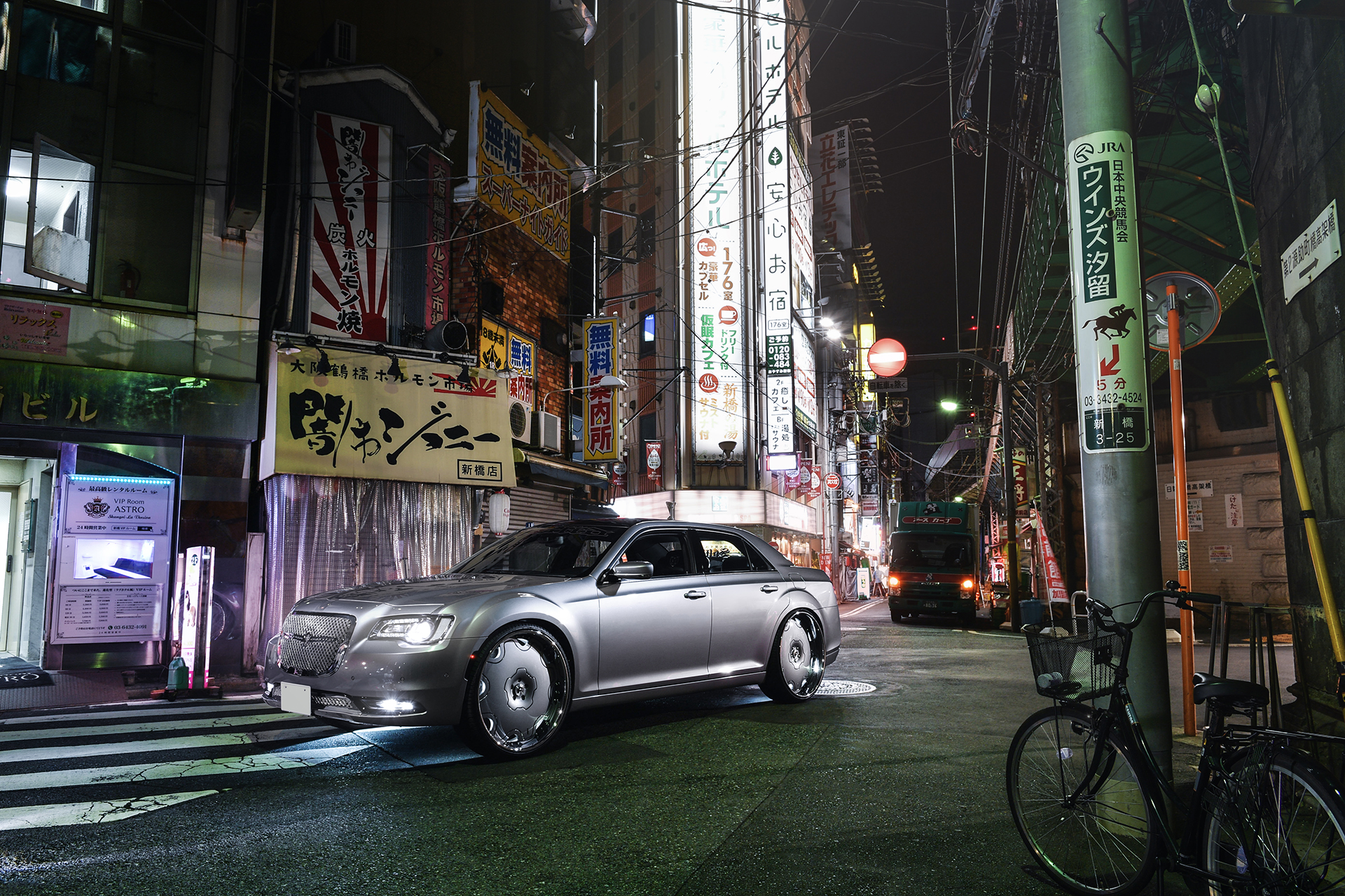 chrysler-300-forgiato-japan-5 Big In Japan: Chrysler 300 Wears 26-Inch Wheels With Aplomb