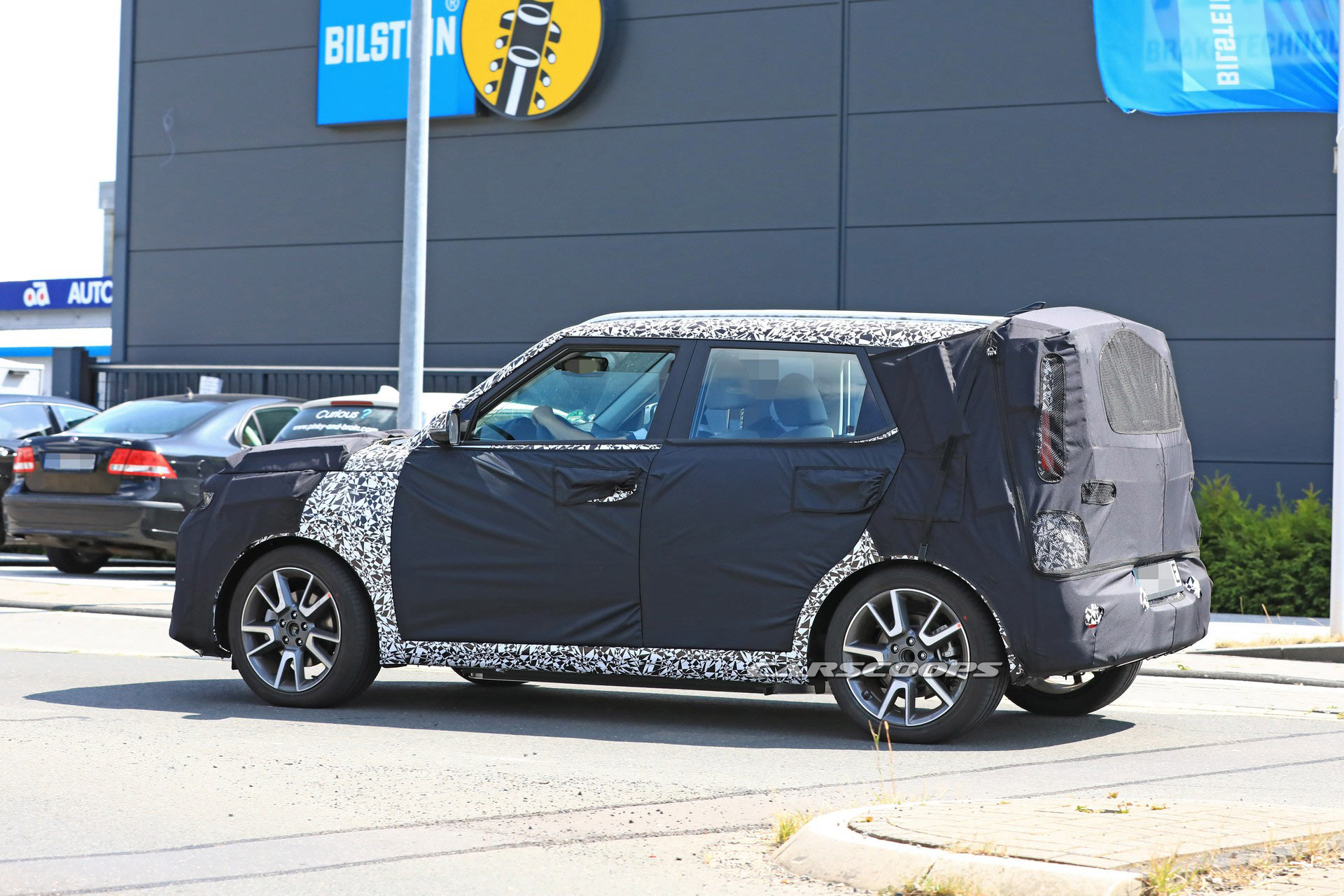 Kia-Soul-EV-Spy-22 2020 Kia Soul EV Spied, Should Offer An Improved Range And Greater Performance
