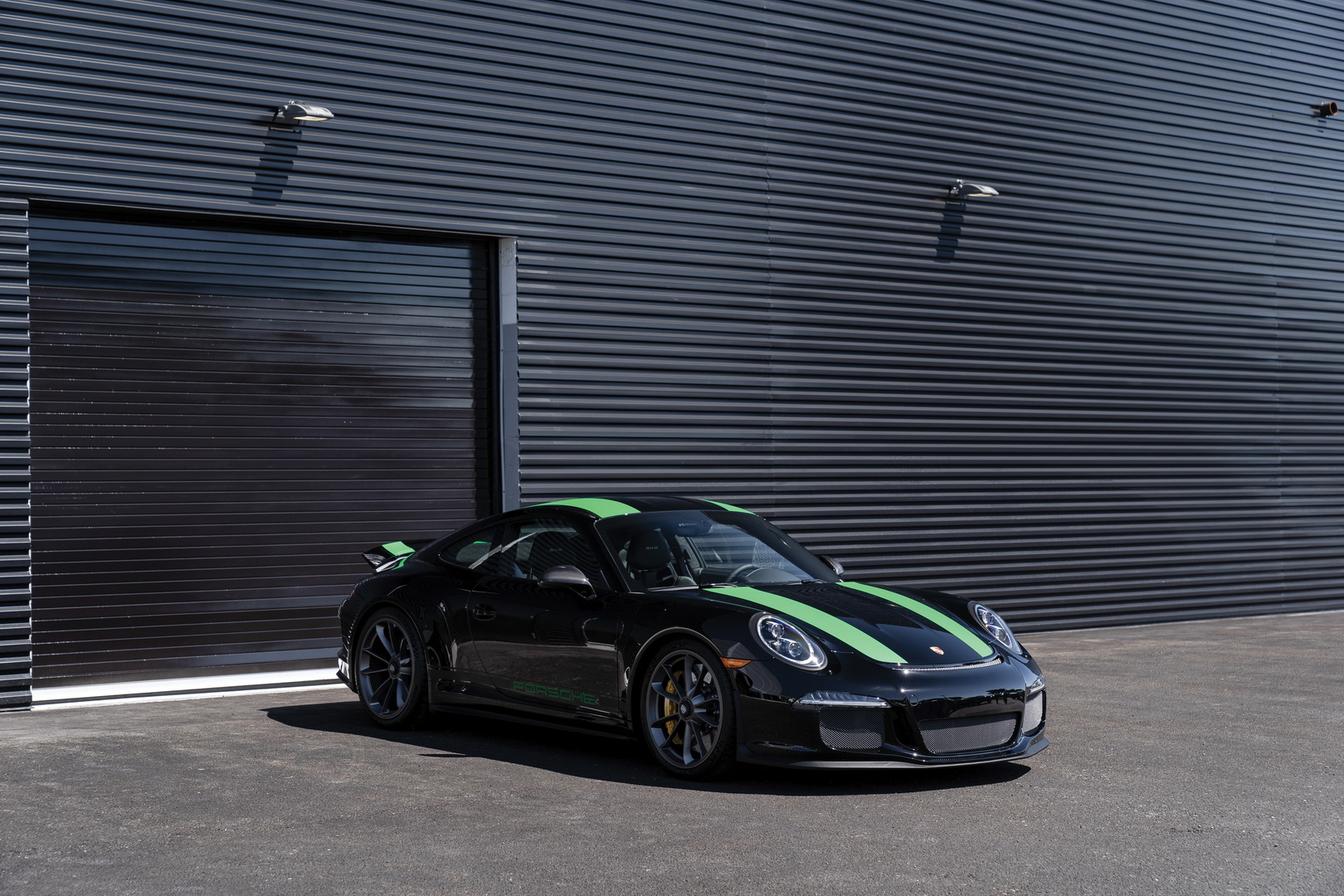 2016-porsche-911-r-6 Crazy Porsche 911 R Premiums Are Evaporating, 30-Mile Example Is Up For $330-370k