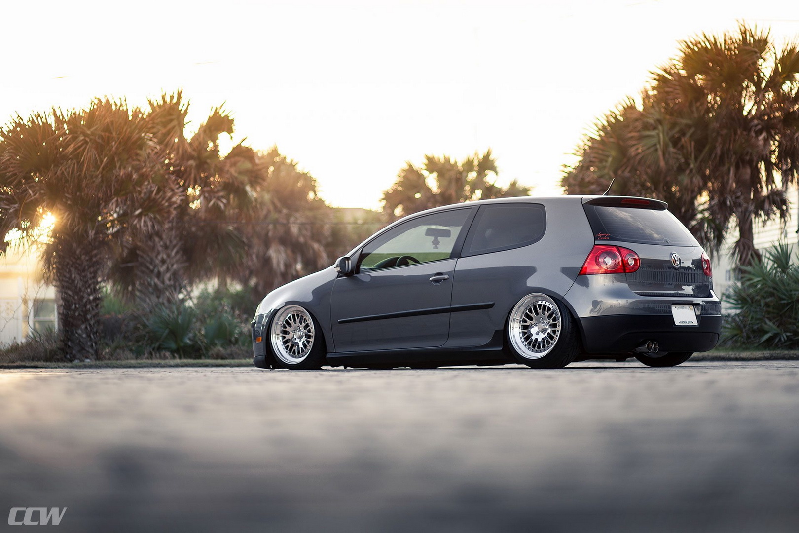 vw-golf-mk5-tuning-wheels-3 Slammed VW Golf Mk5 On Custom Wheels Just Doesn’t Work
