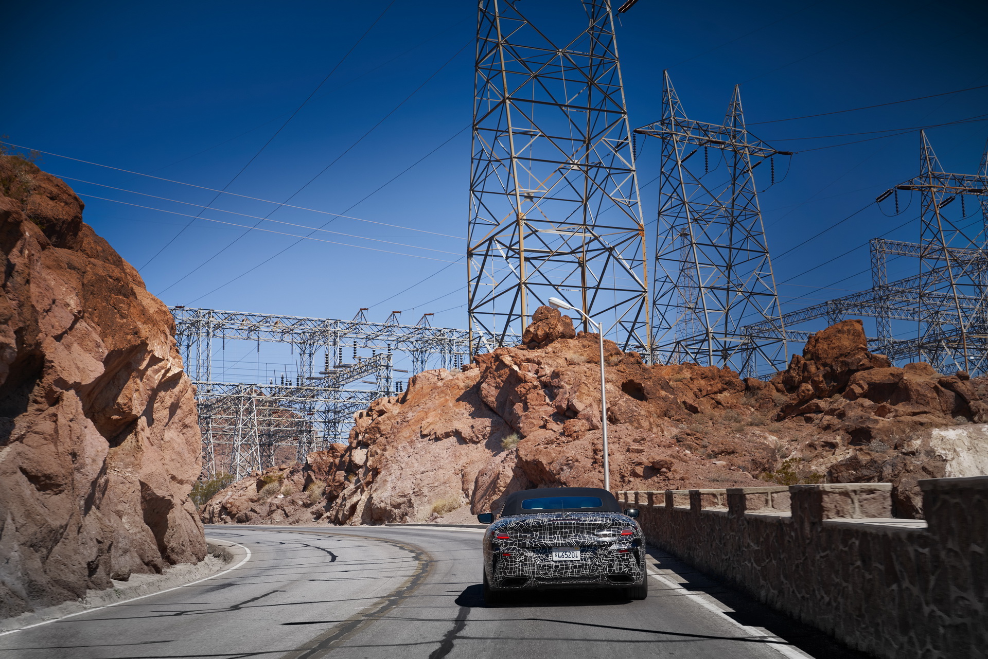 bmw-8-series-cabrio-prototype-desert-tests-2 BMW Takes Topless 8-Series Cabrio To Death Valley