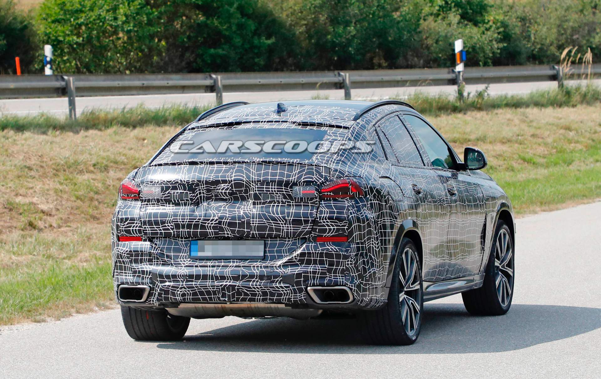 2020-BMW-X6-spy-shots-13 2020 BMW X6 Spied Next To New X4 Suffering From Russian Doll Syndrome