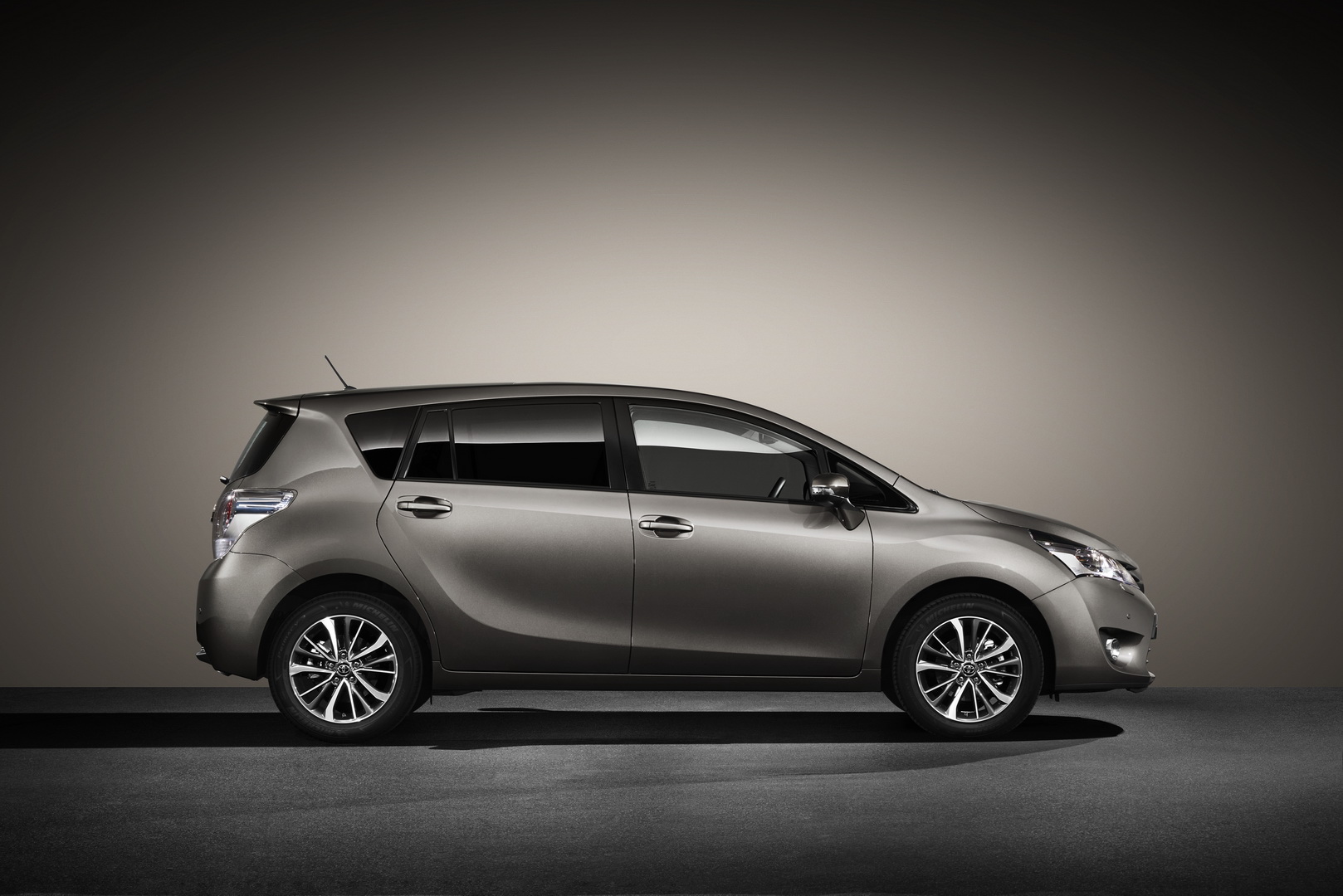 toyota-verso-5 Toyota Pulls The Verso Minivan From Europe, No One Takes Notice