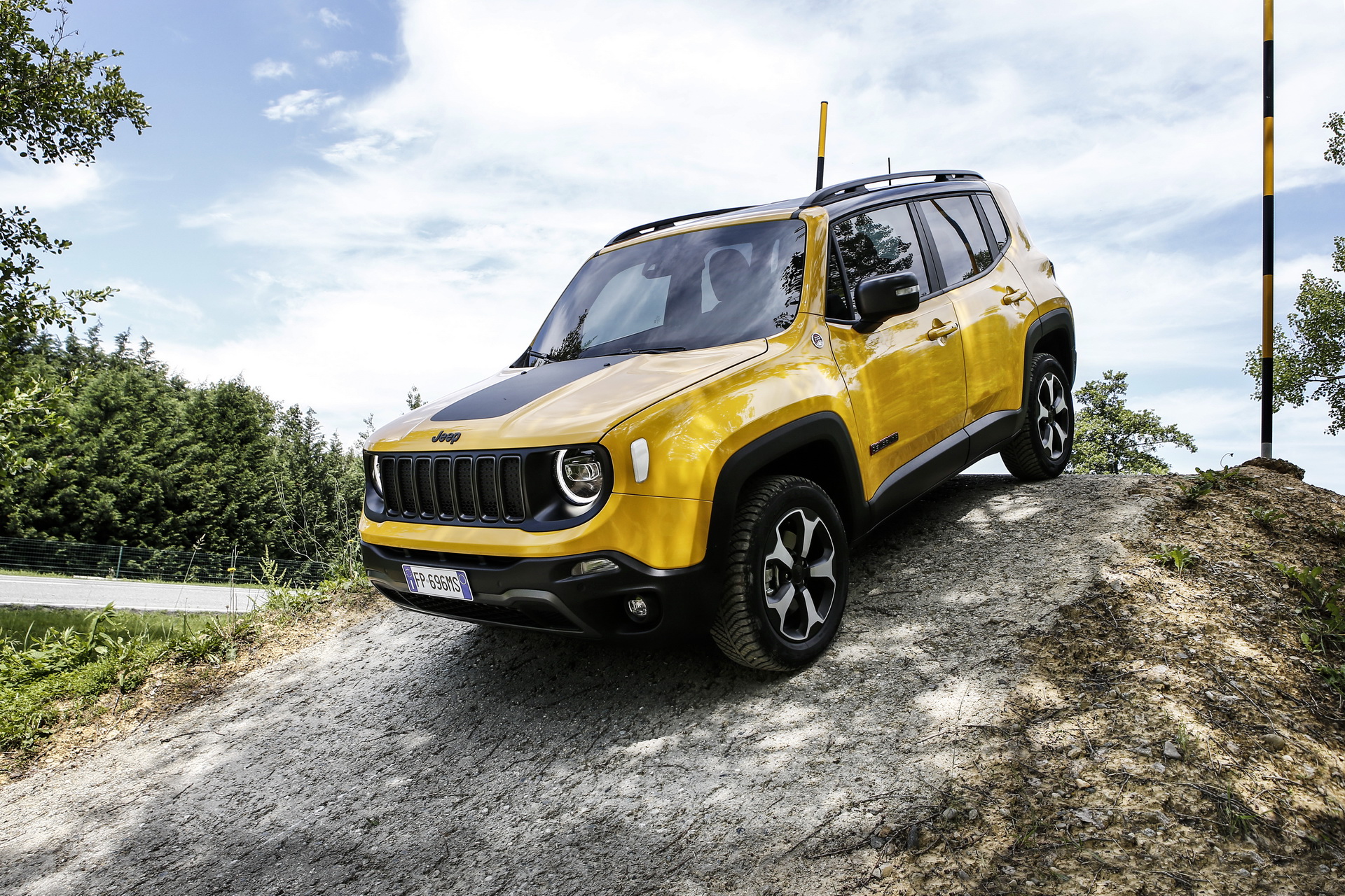2019-Jeep-Renegade-48 2019 Jeep Renegade: Here’s What The Facelifted Model Costs In The UK
