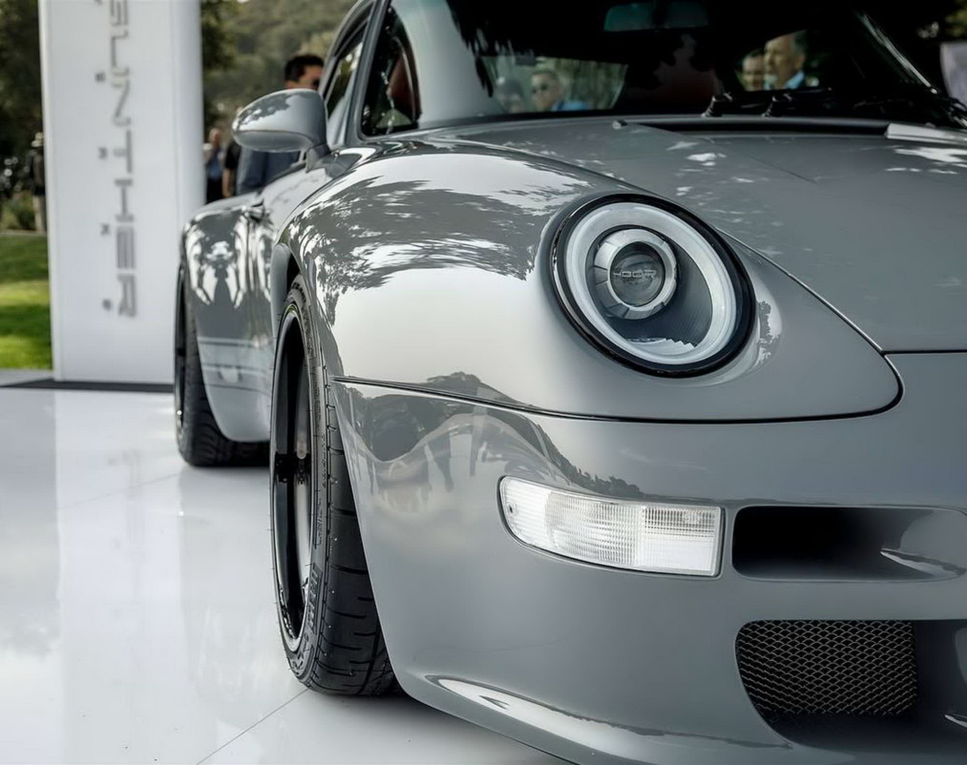 Gunther-Werks-Porsche-911-08 Nothing To See Here, Just A Glorious Naked-Carbon Porsche 993 Body By Gunther Werks
