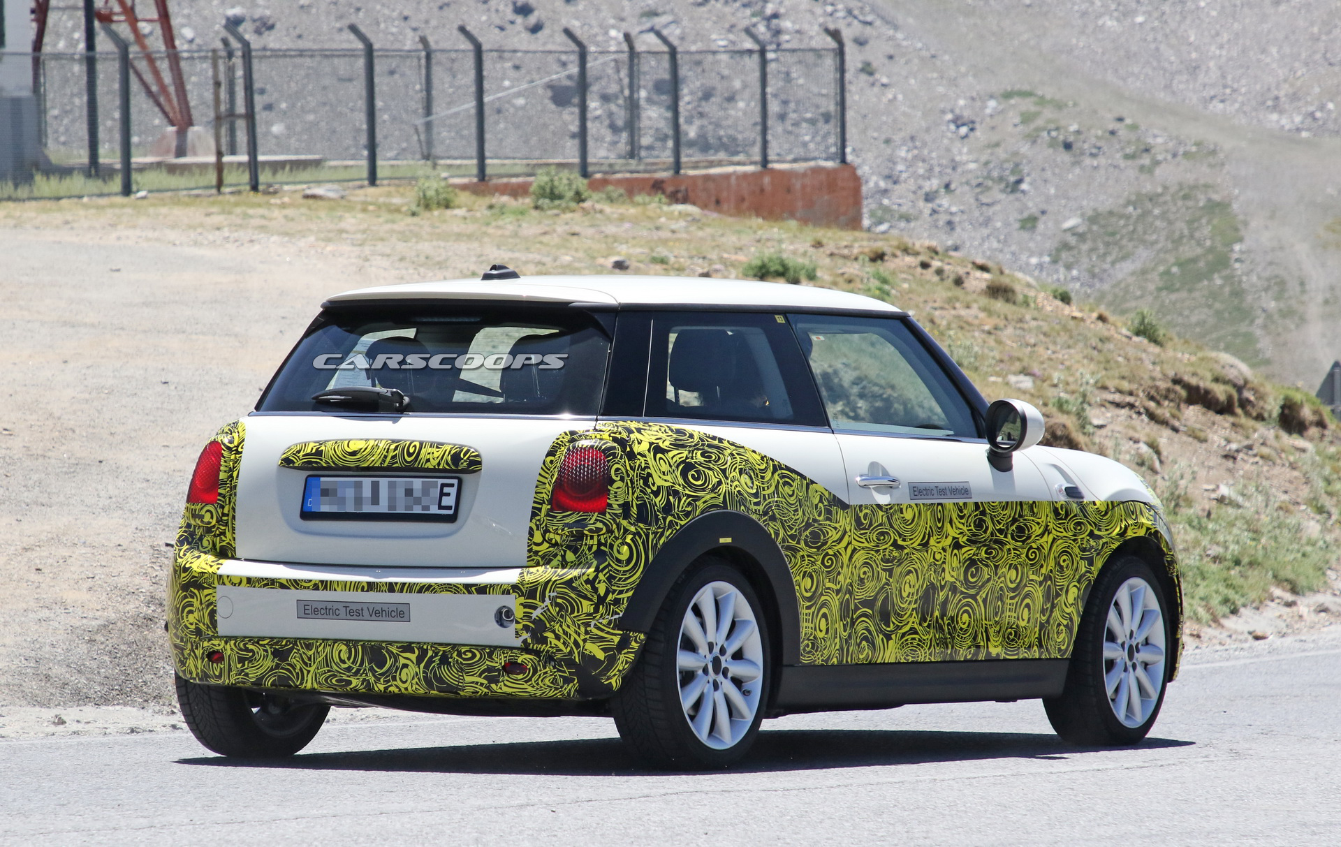 mini-electric-spied-inside-and-out-8 Mini Electric Prototype Spied With New Digital Driver’s Display