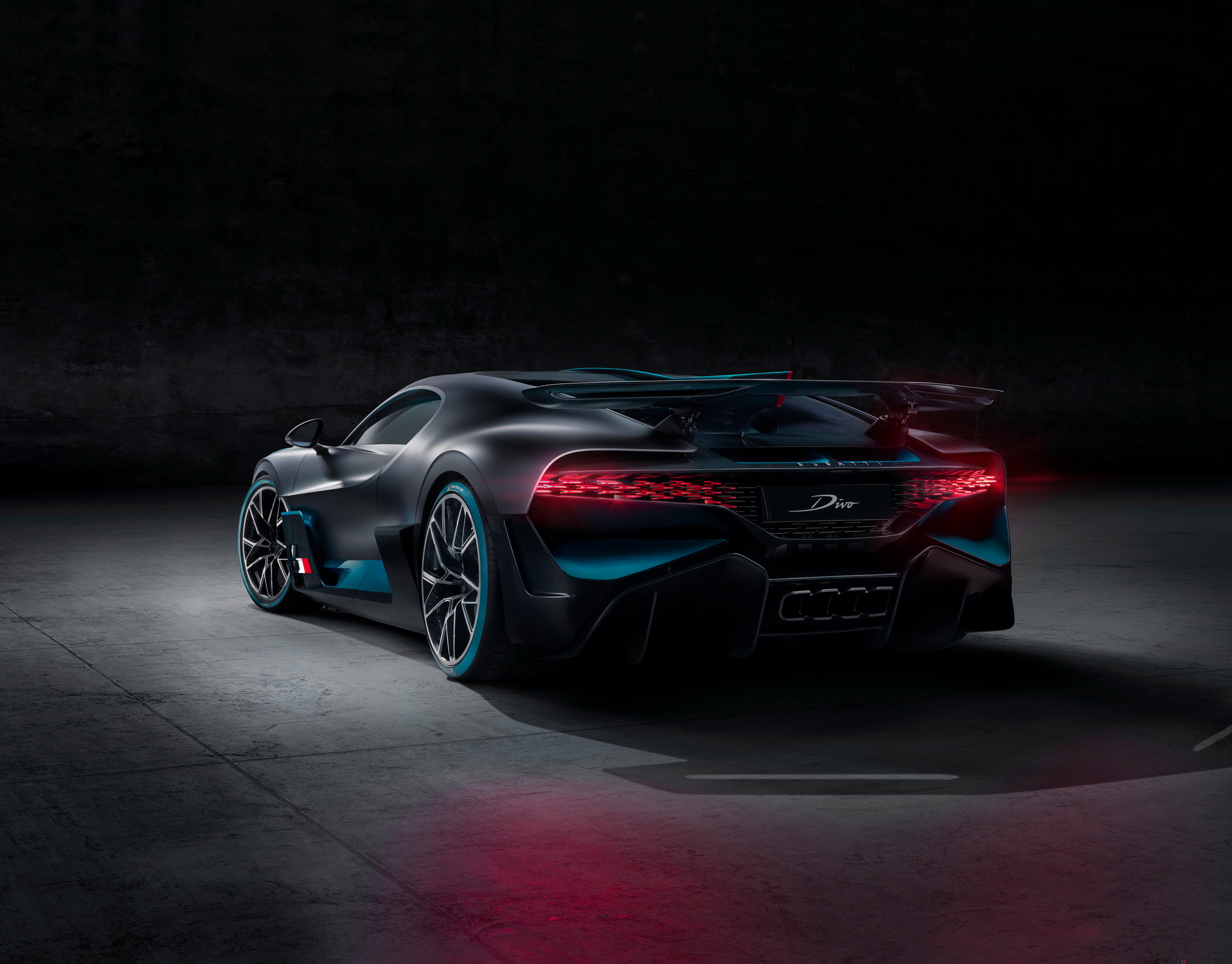Bugatti Divo 9 Bugatti Divo Debuts With 1500 HP, Production Limited To 40 Units