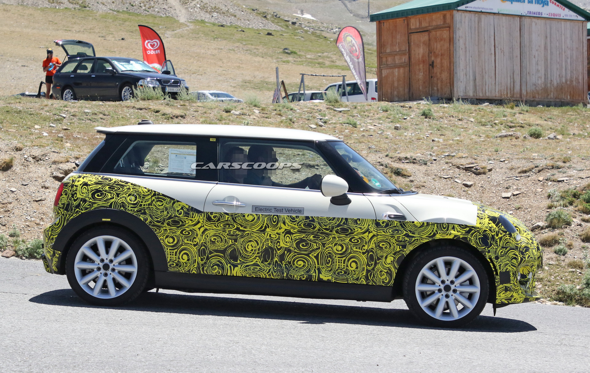 mini-electric-spied-inside-and-out-6 Mini Electric Prototype Spied With New Digital Driver’s Display