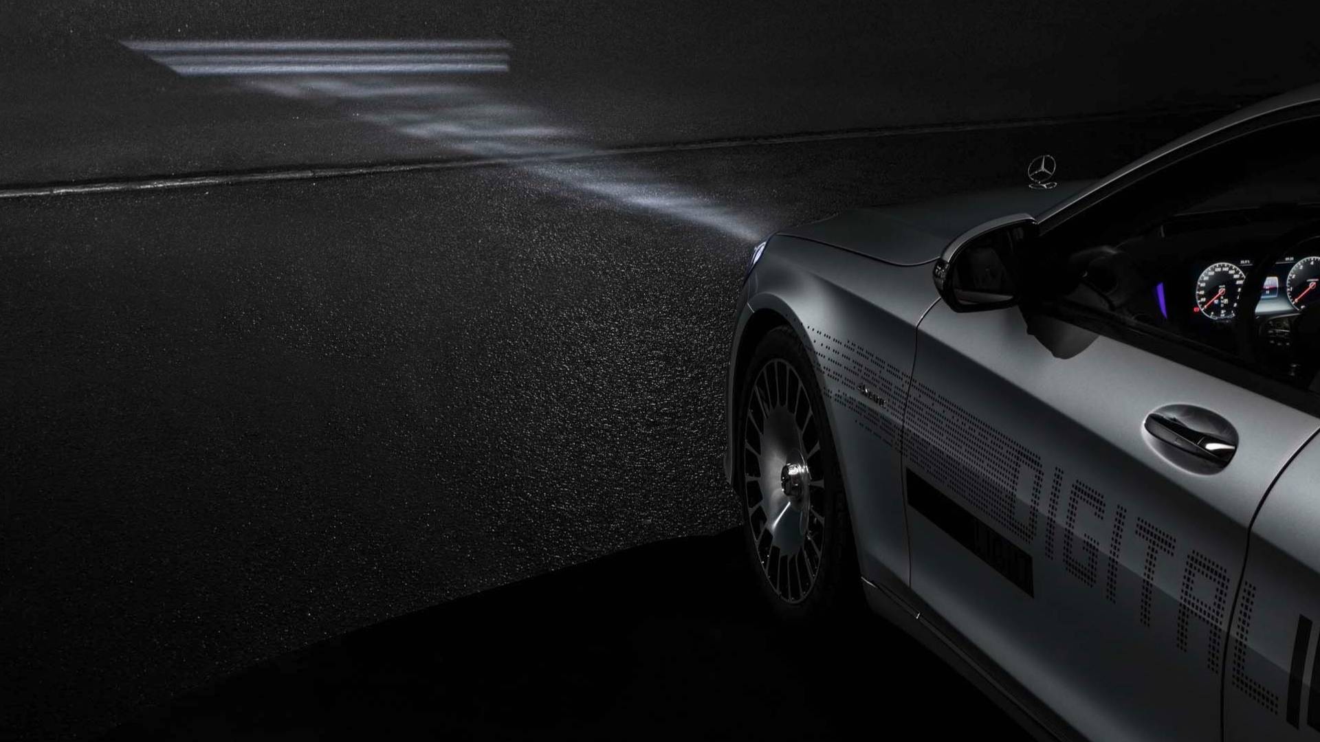 Mercedes-Benz-Digital-Light-13 Don’t Speak; Just Let Your New Merc’s Headlights Do All The Talking