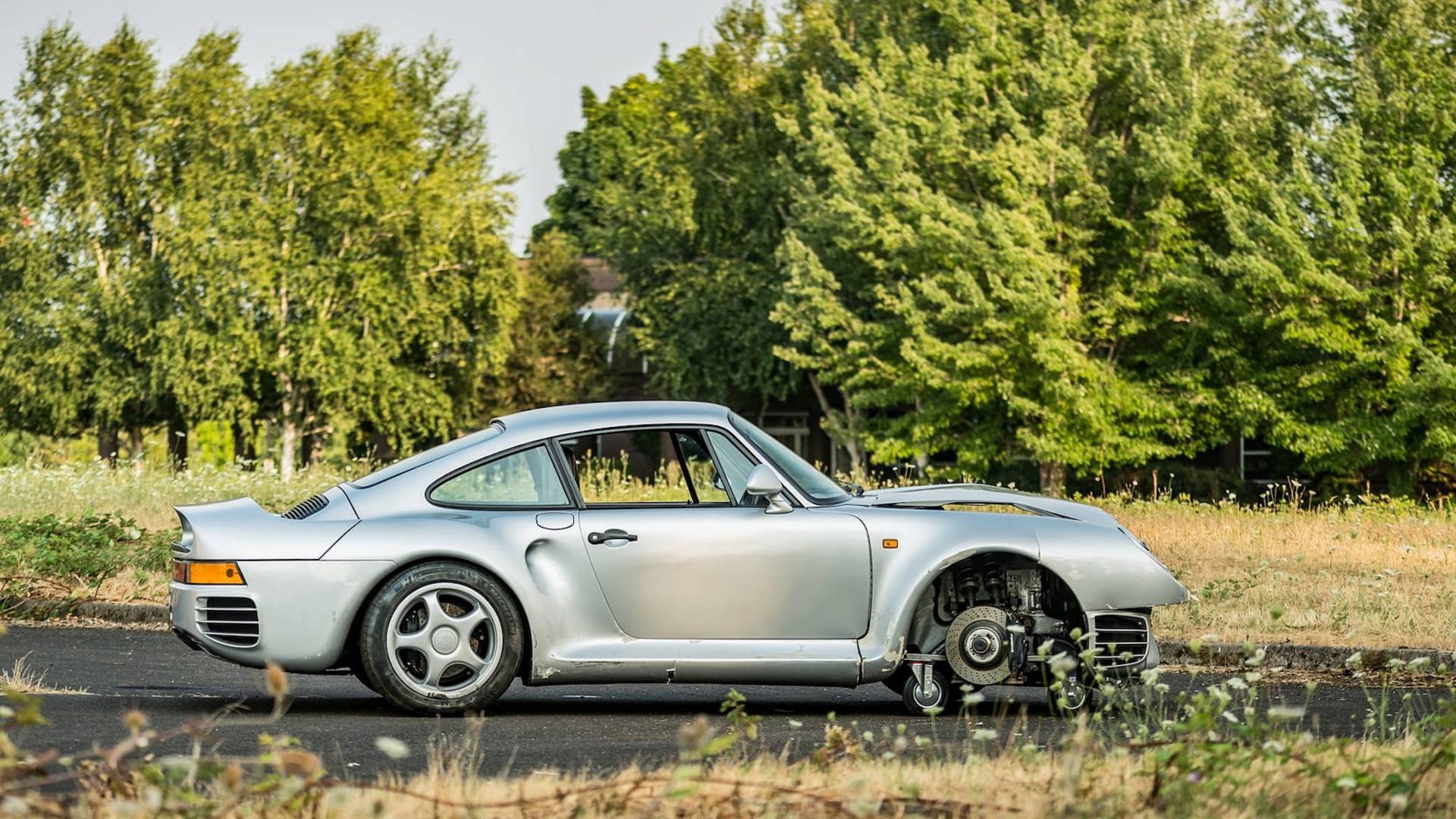 Porsche-959-Komfort-Crashed-12 Crashed Porsche 959 Komfort Sells For Almost Half A Million Dollars
