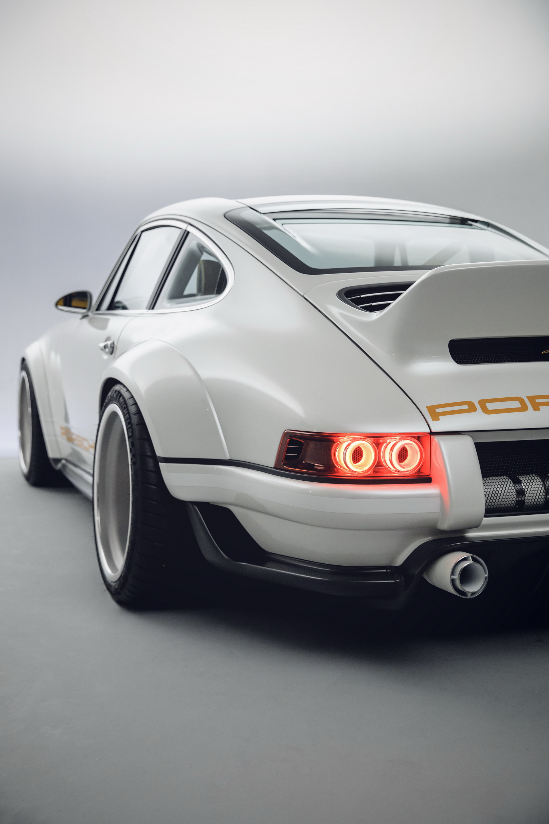Singer_DLS_54 Bespoke $1.8 Million Porsche 911 By Singer Is Coming To Geneva