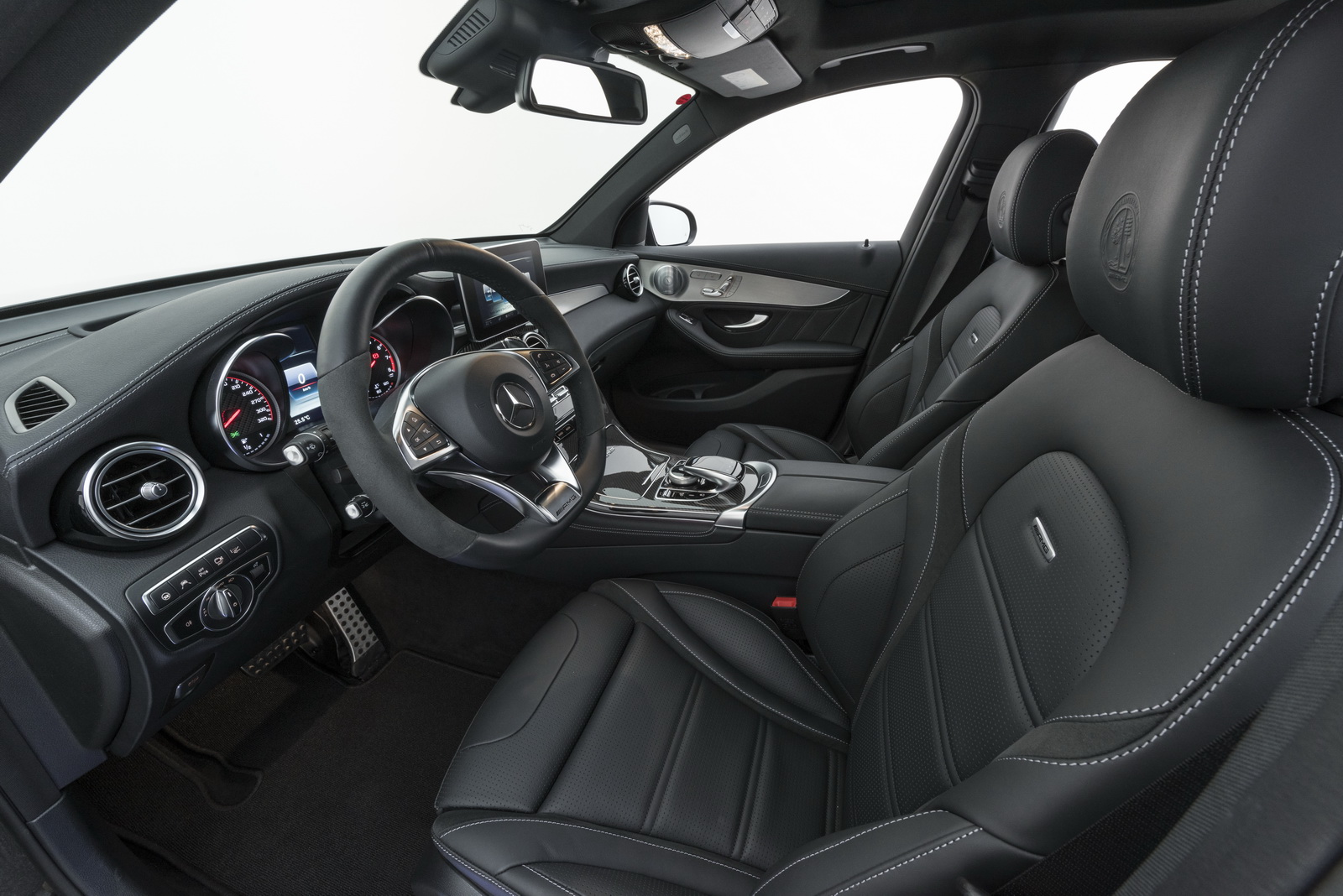 mercedes-amg-glc-63-s-brabus-tuning-15 Mercedes-AMG GLC 63 S Falls To The Dark Side, Emerges The Brabus 600