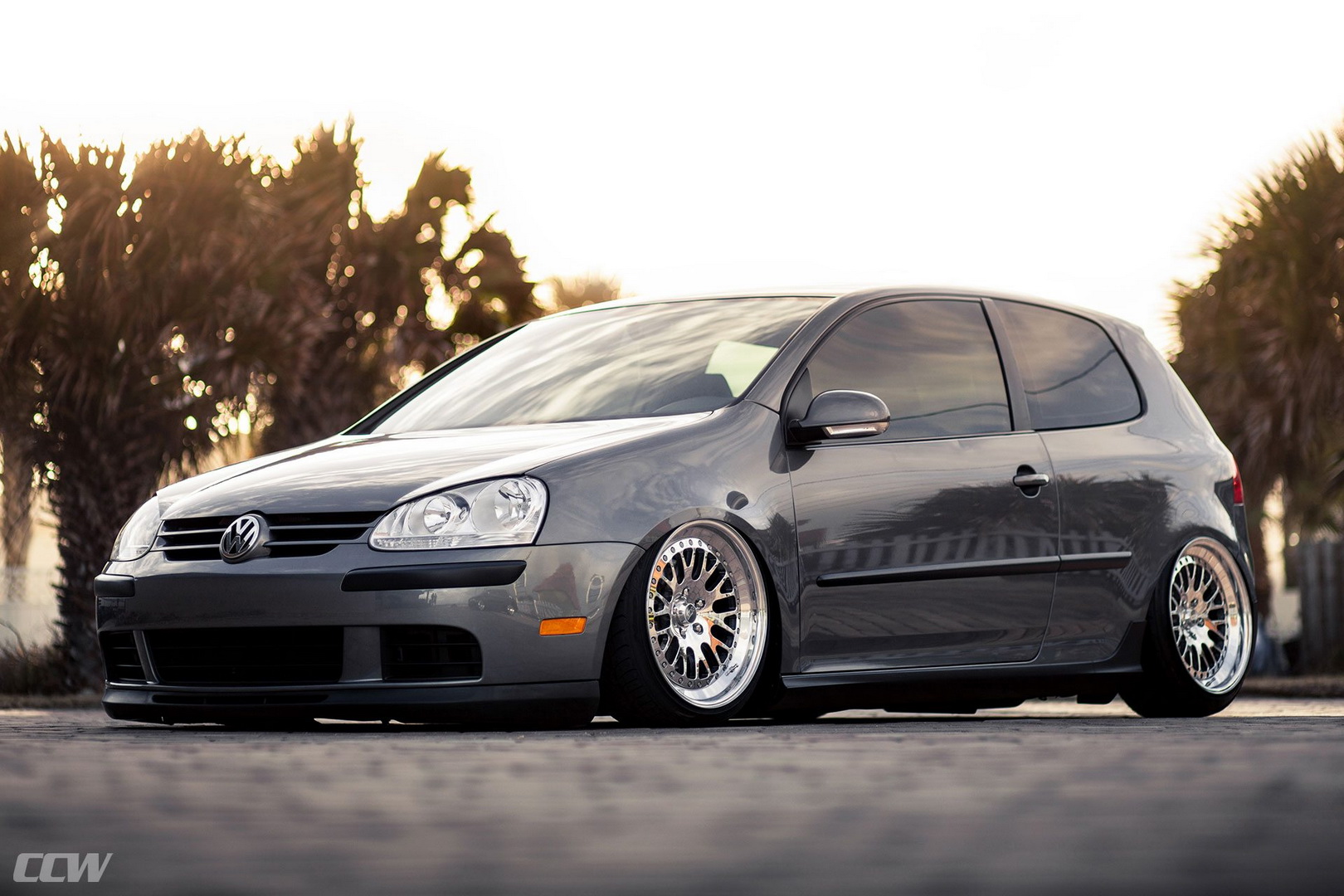 vw-golf-mk5-tuning-wheels-8 Slammed VW Golf Mk5 On Custom Wheels Just Doesn’t Work