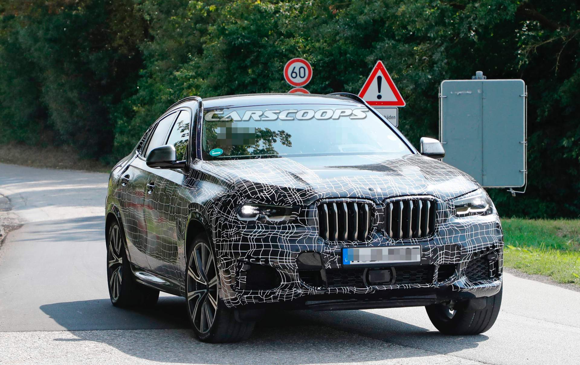 2020-BMW-X6-spy-shots-3 2020 BMW X6 Spied Next To New X4 Suffering From Russian Doll Syndrome